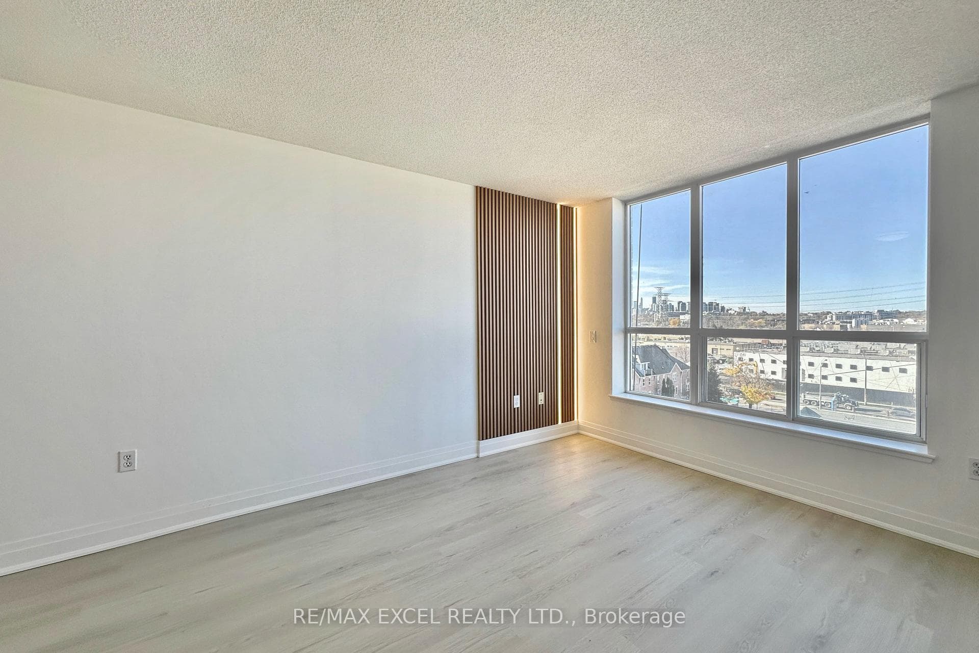 21 Overlea Boulevard Unit 708 photo 15
