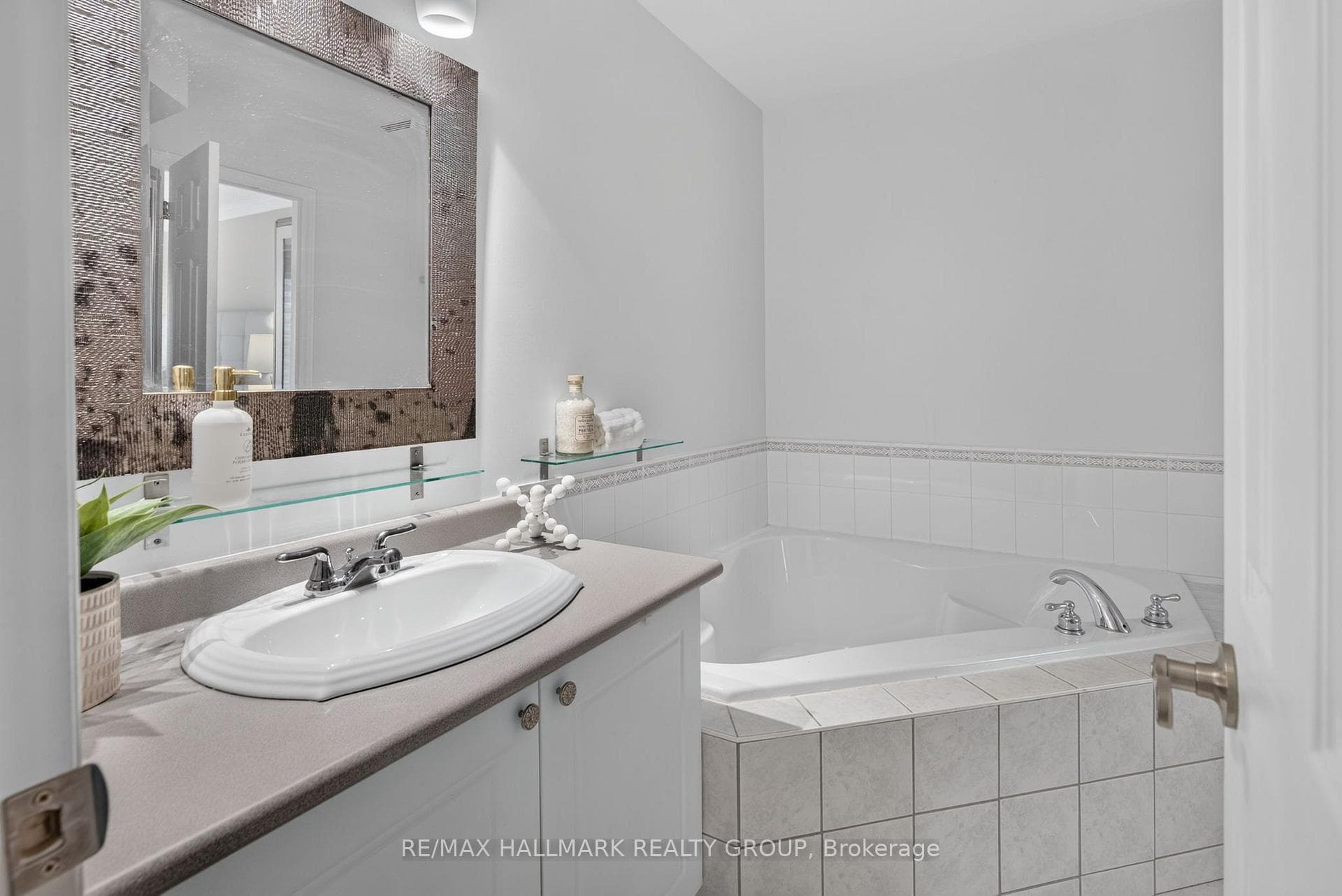 63 Palmadeo Drive photo 28