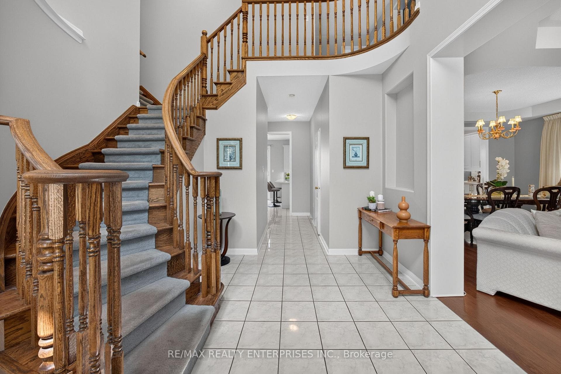 987 Stearn Place photo 3