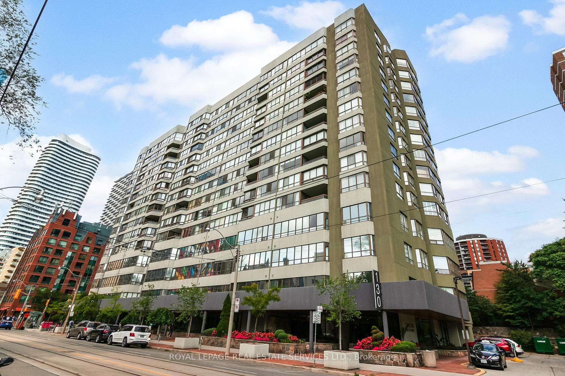 130 Carlton Street Unit 609 photo 1