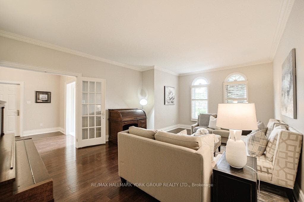 1032 Sir Ivor Court photo 23