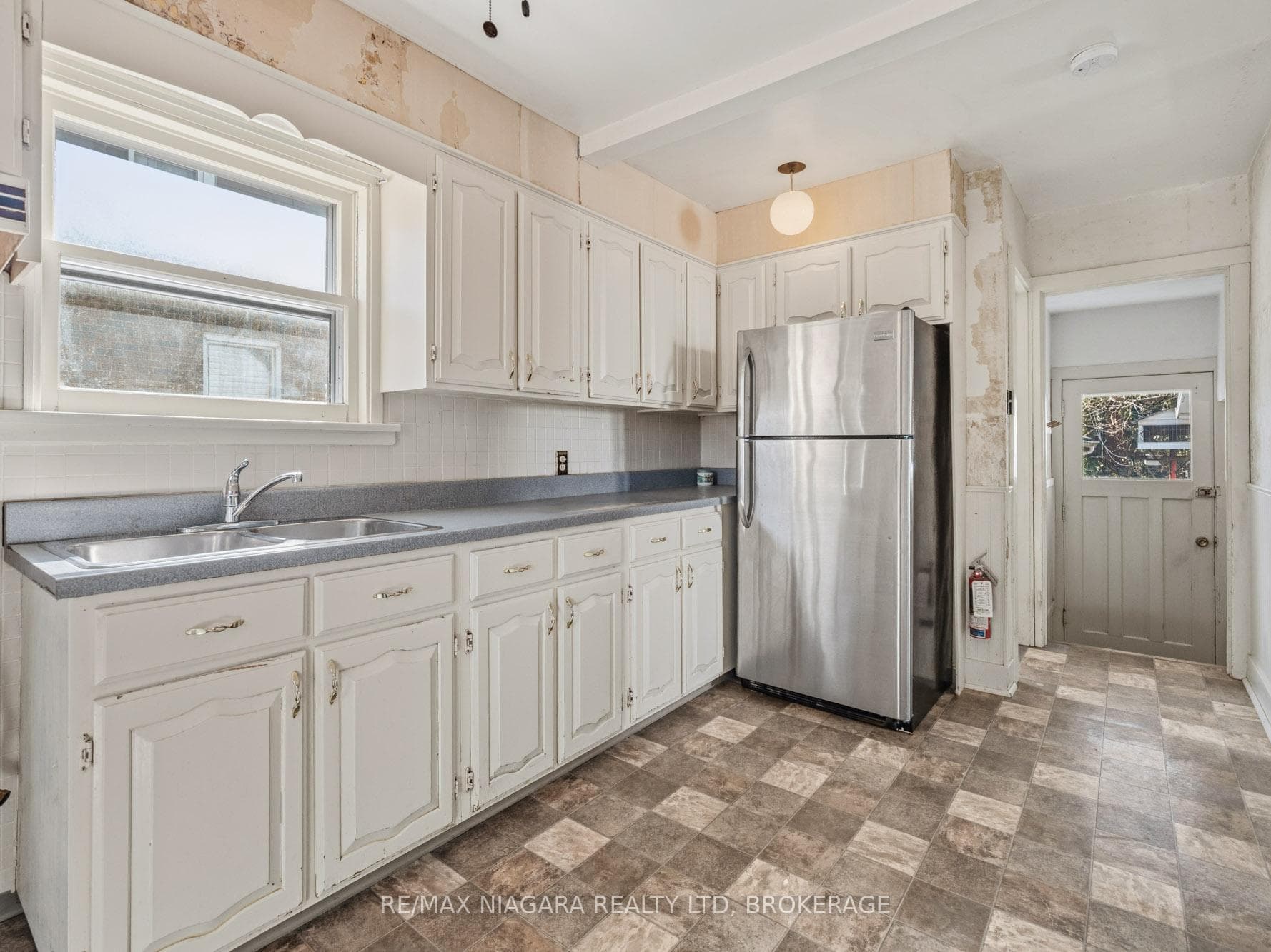5005 Kingston Avenue photo 3