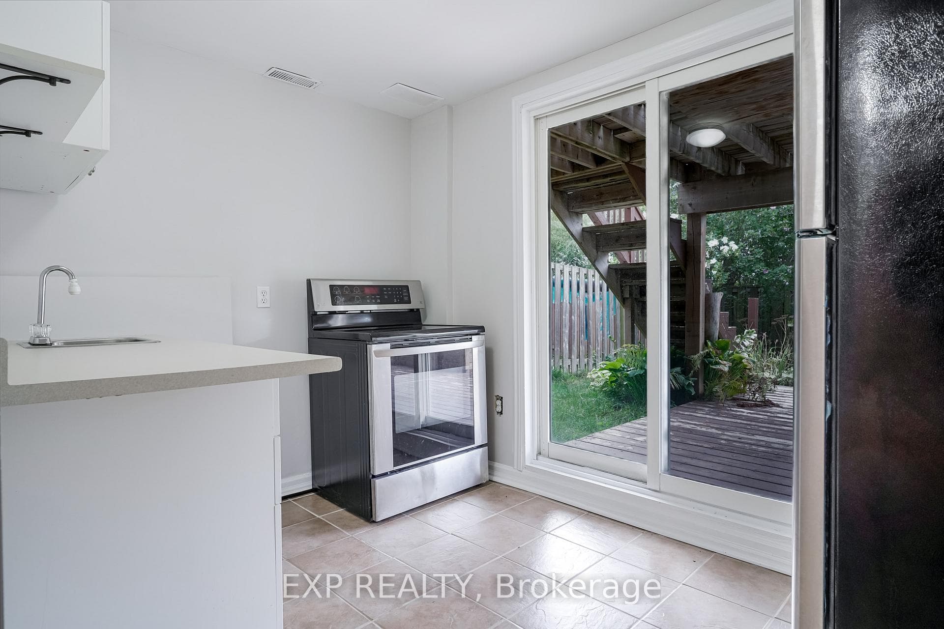 75 Hutton Place photo 39