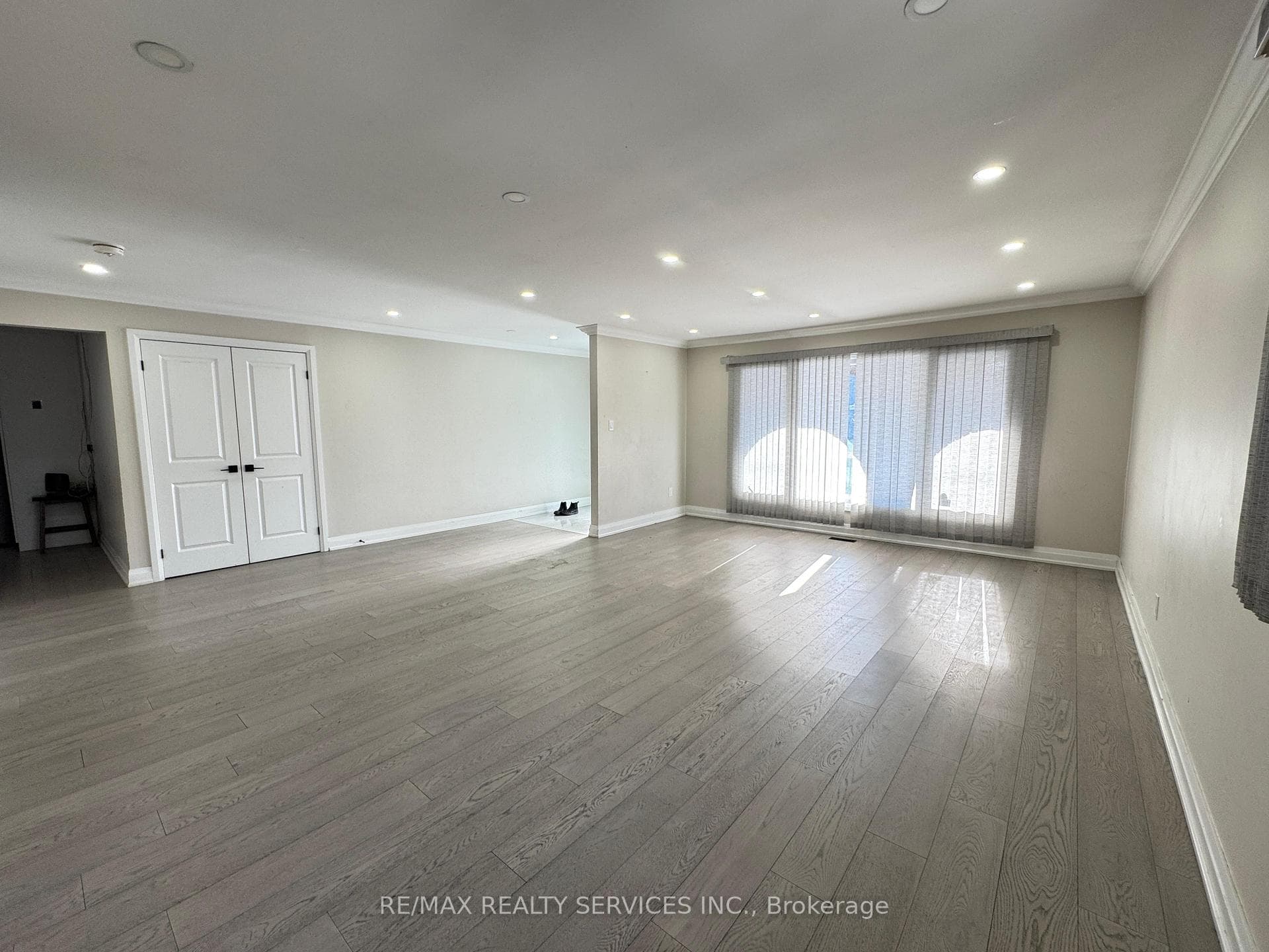 52 Centre Street Unit (Main Floor) photo 3