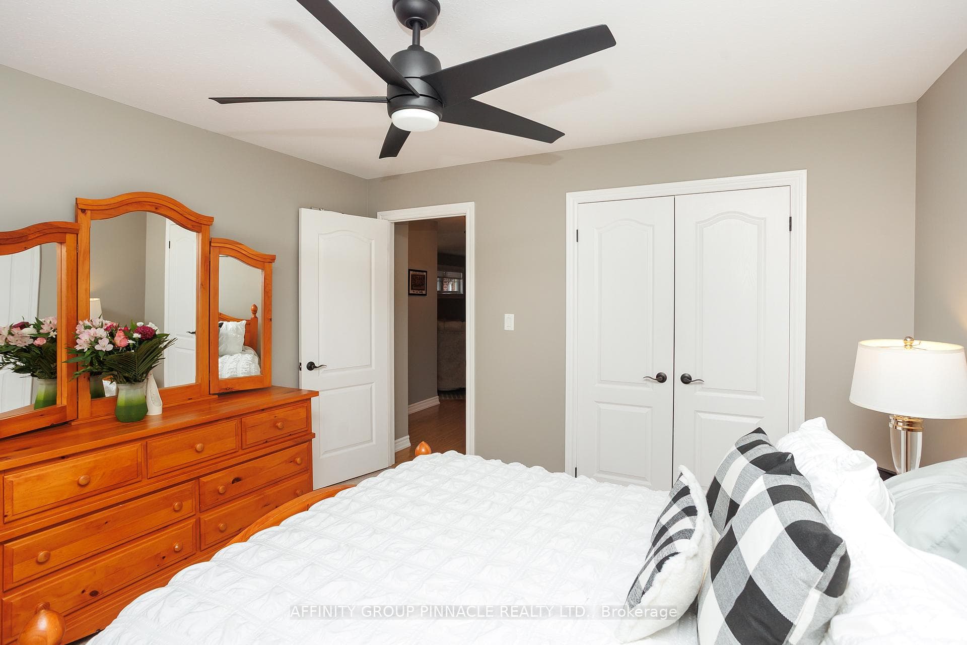 66 Laurent Boulevard photo 19