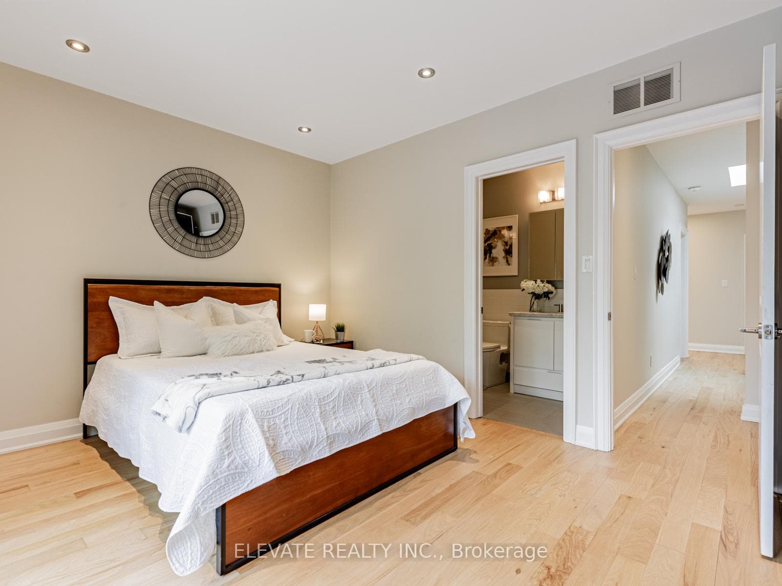448 Montrose Avenue photo 17