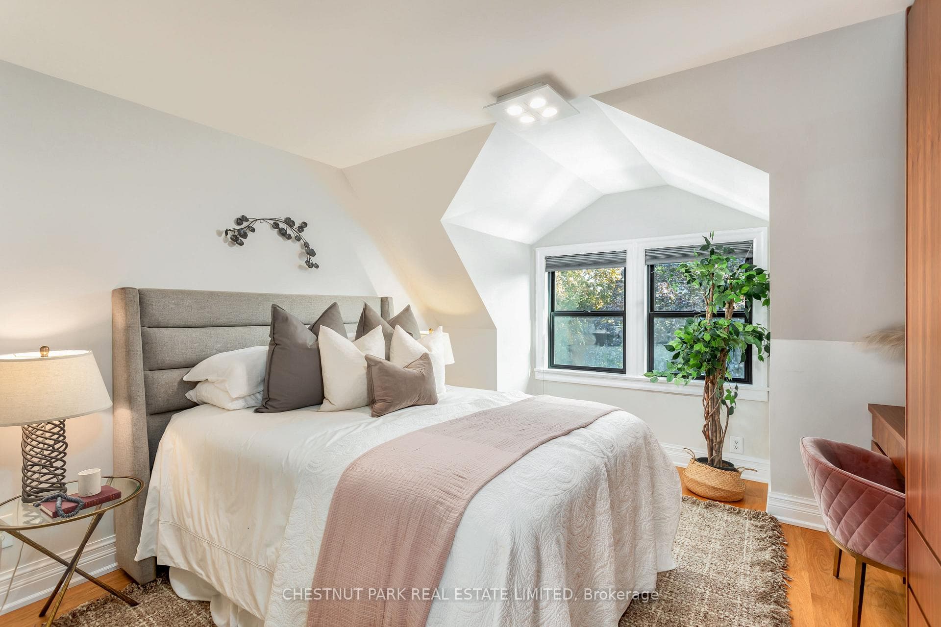 428 Montrose Avenue photo 31