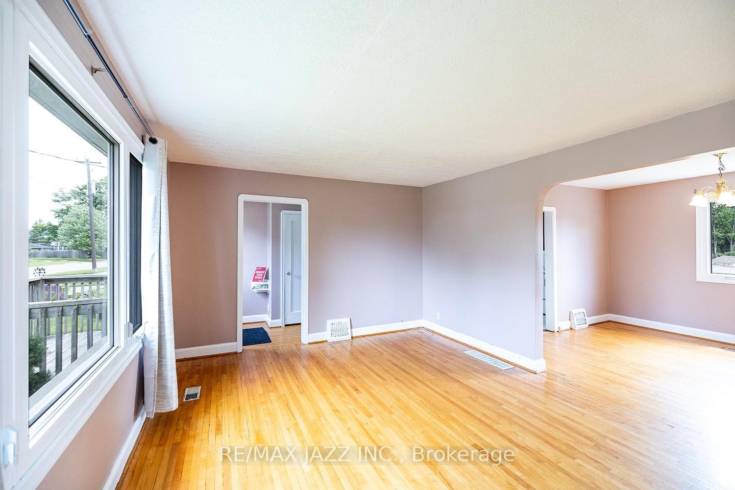 445 Beverly Street photo 7