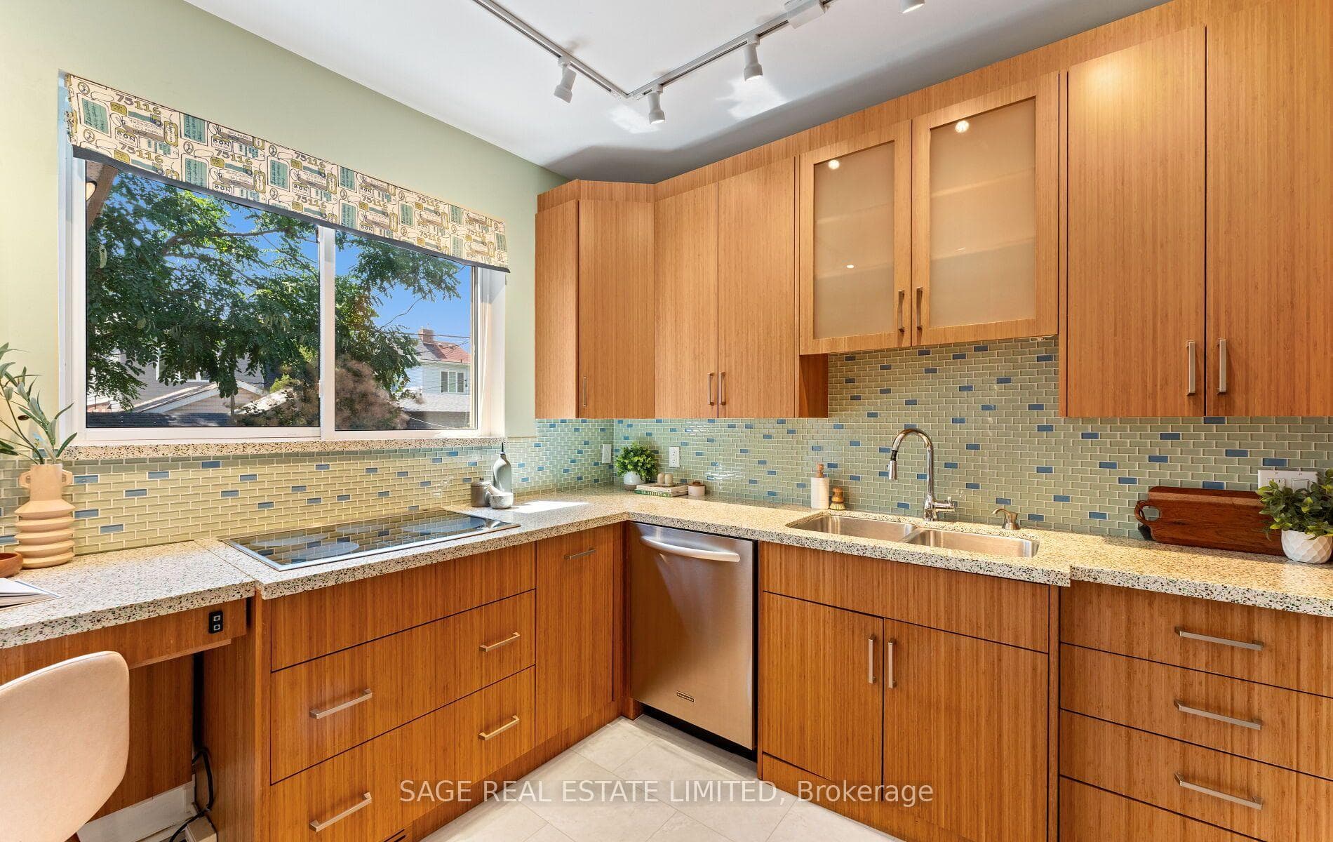 Kitchen - overlooking backyard