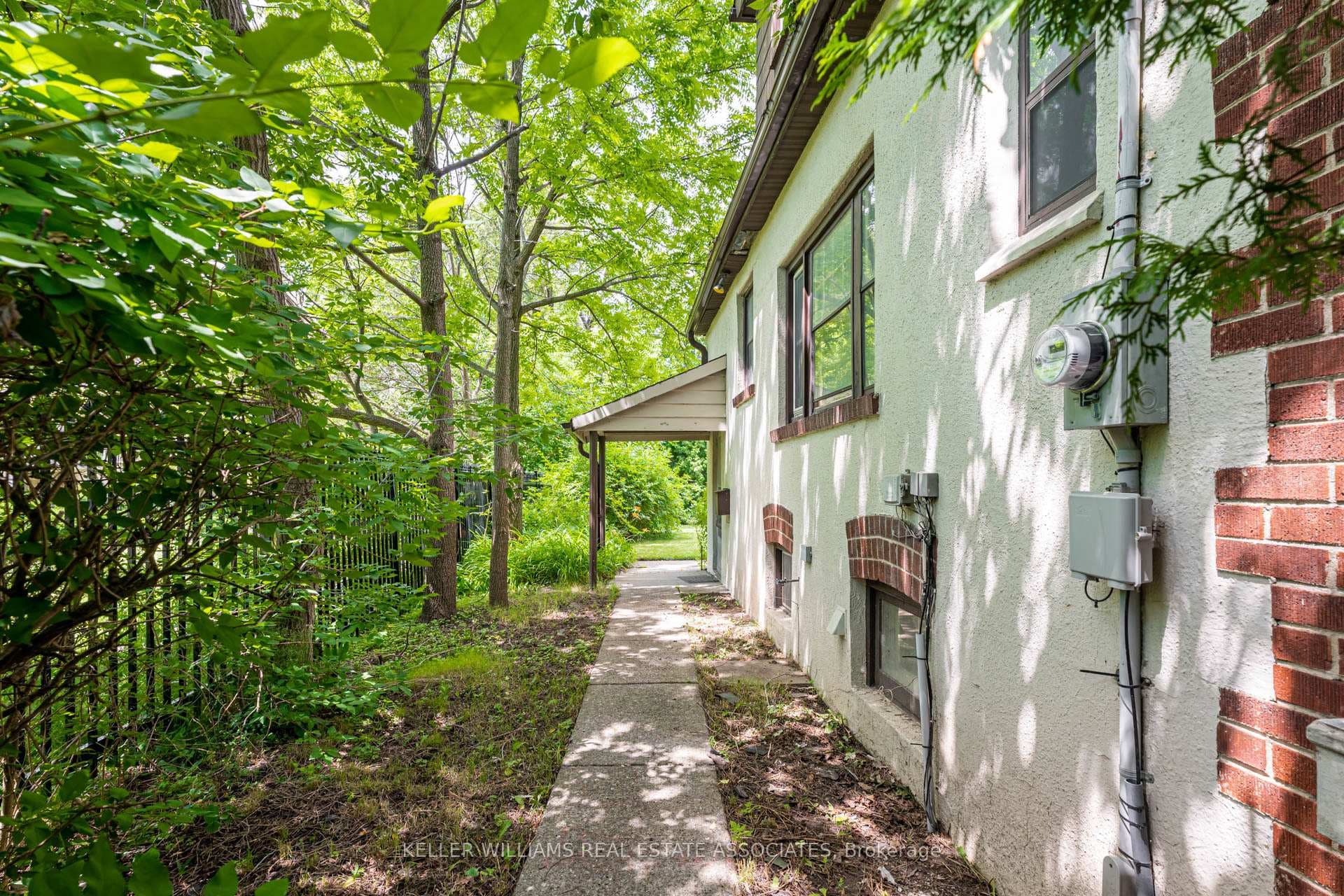 1122 Islington Avenue photo 21