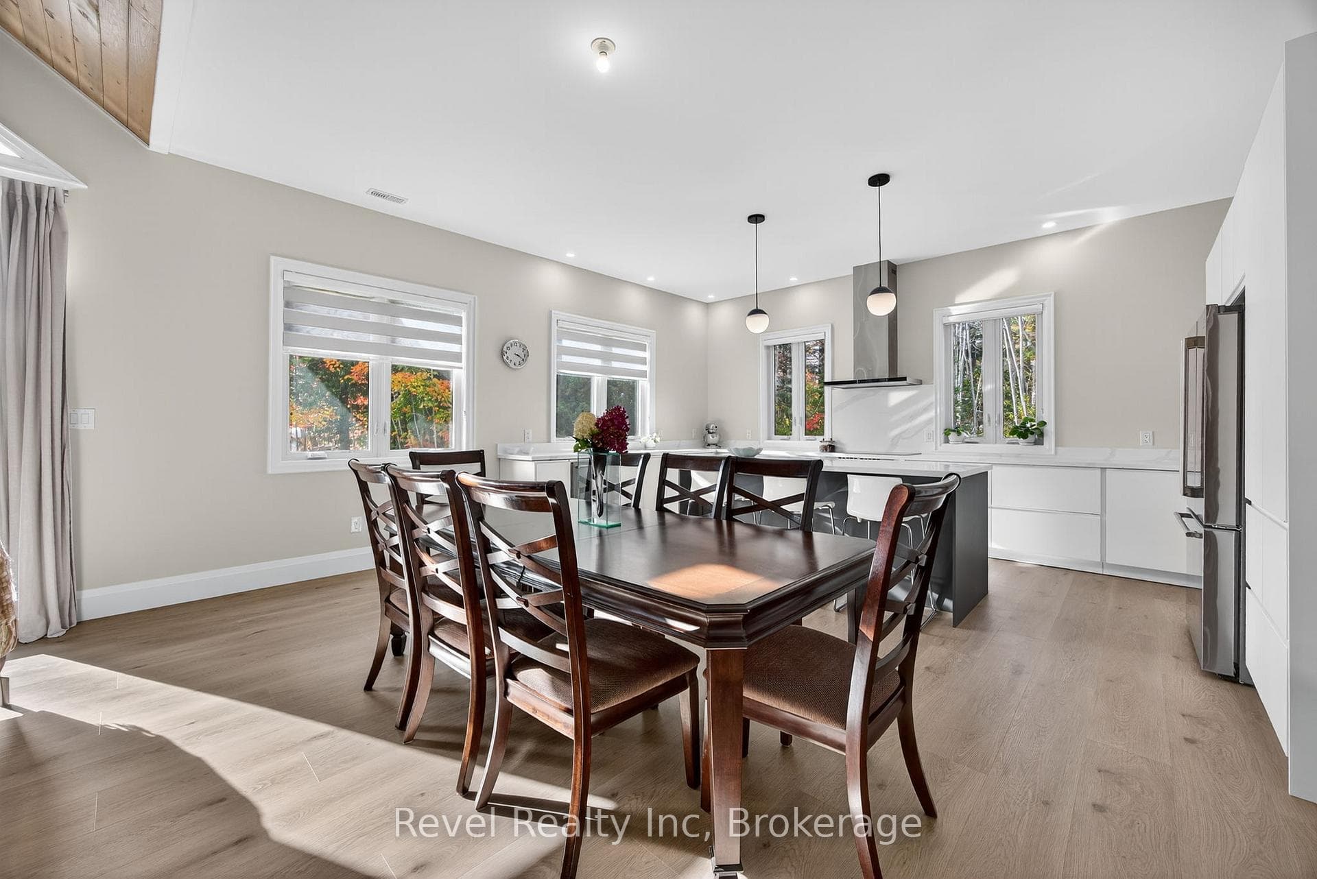 2 Seguin Crescent photo 15
