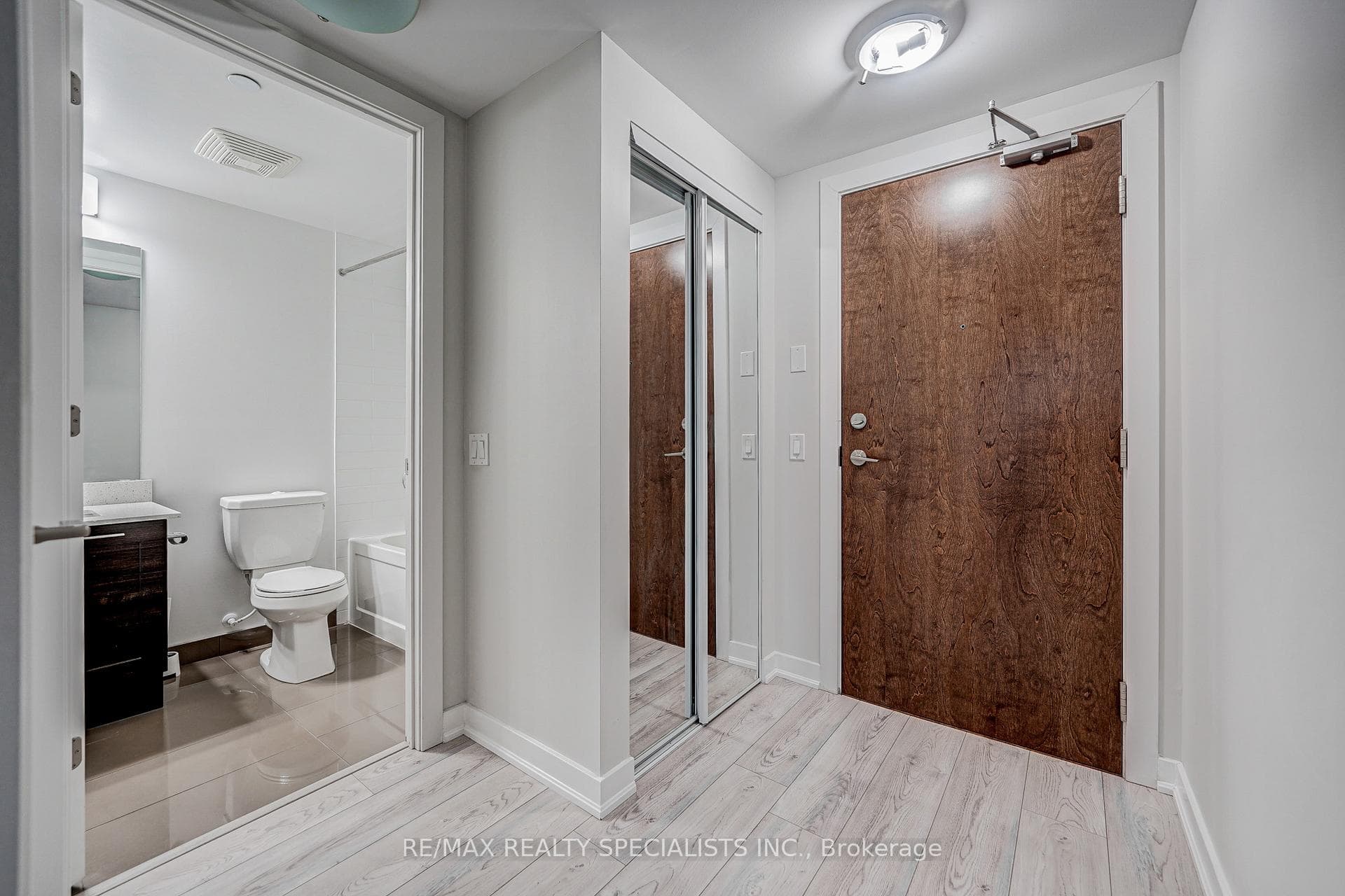 2220 Lakeshore Boulevard Unit 601 photo 7