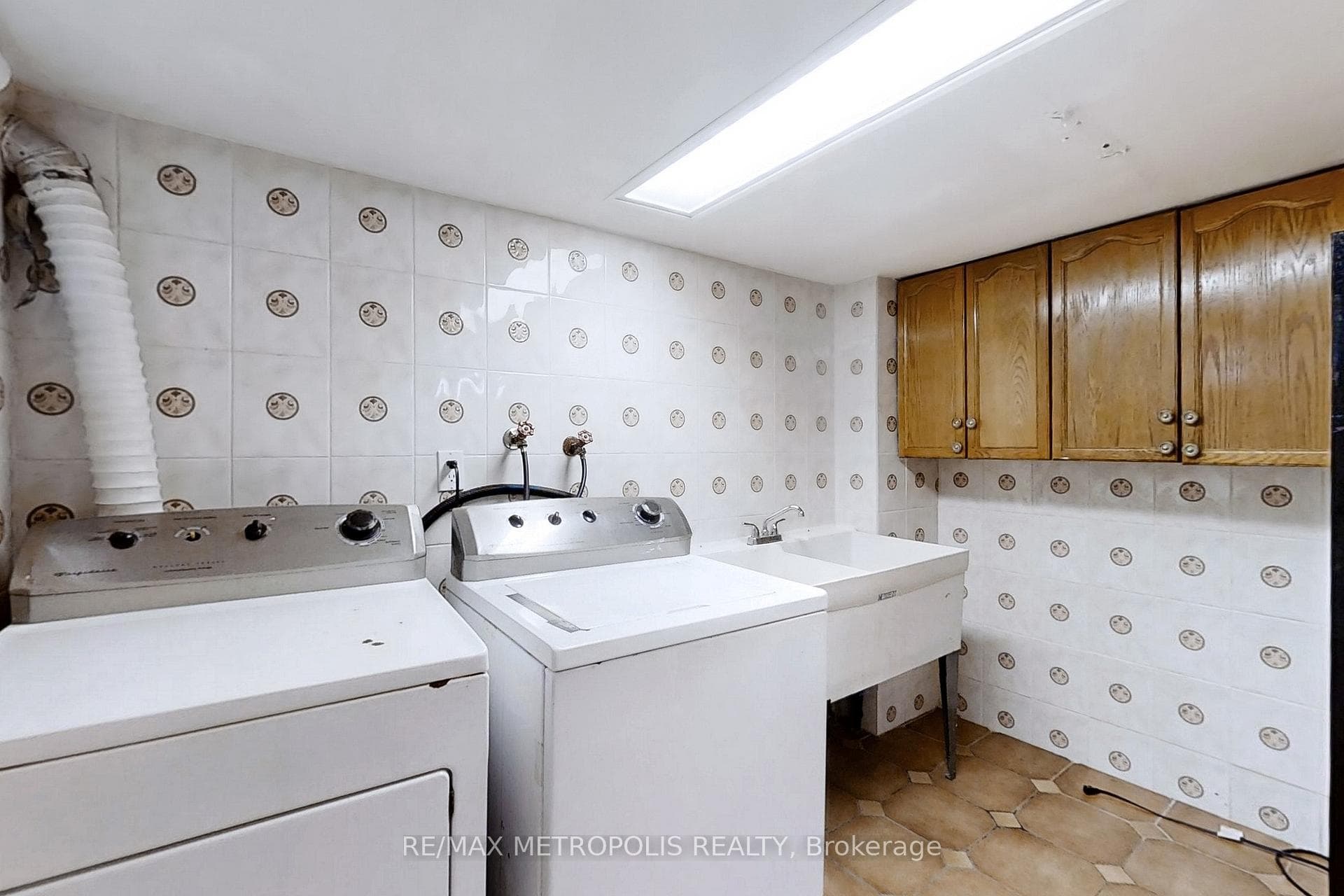 166 Harvie Avenue photo 30