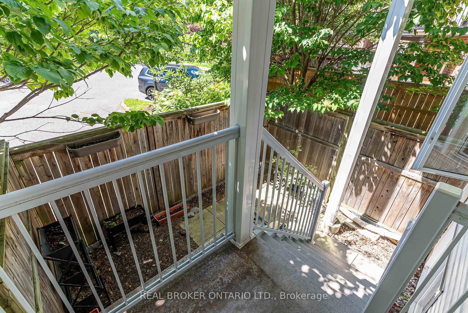 292 London Terrace photo 28