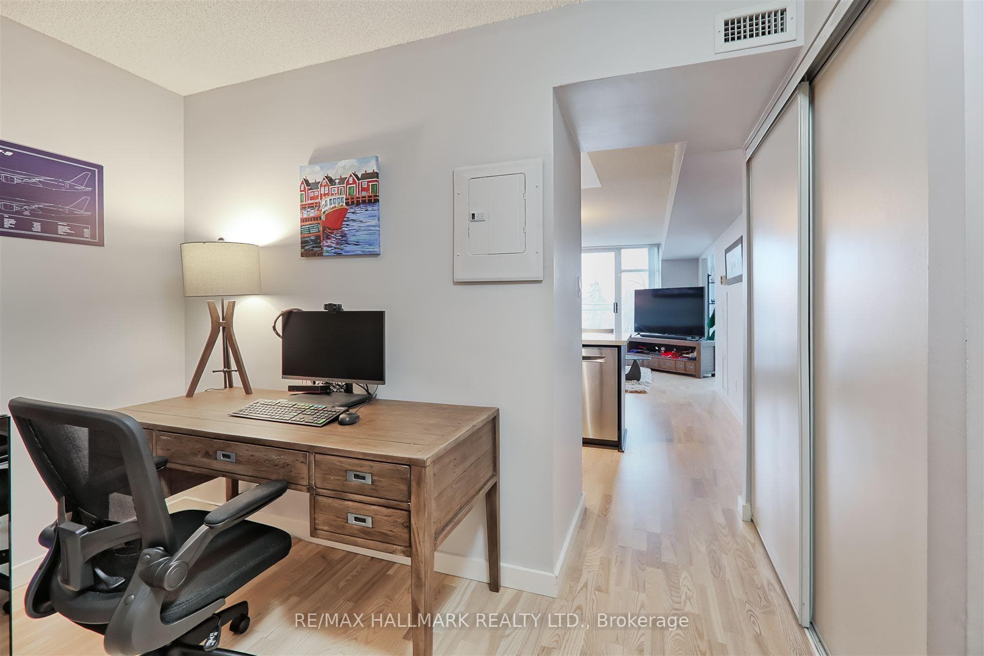 650 Queens Quay Unit 509 photo 9