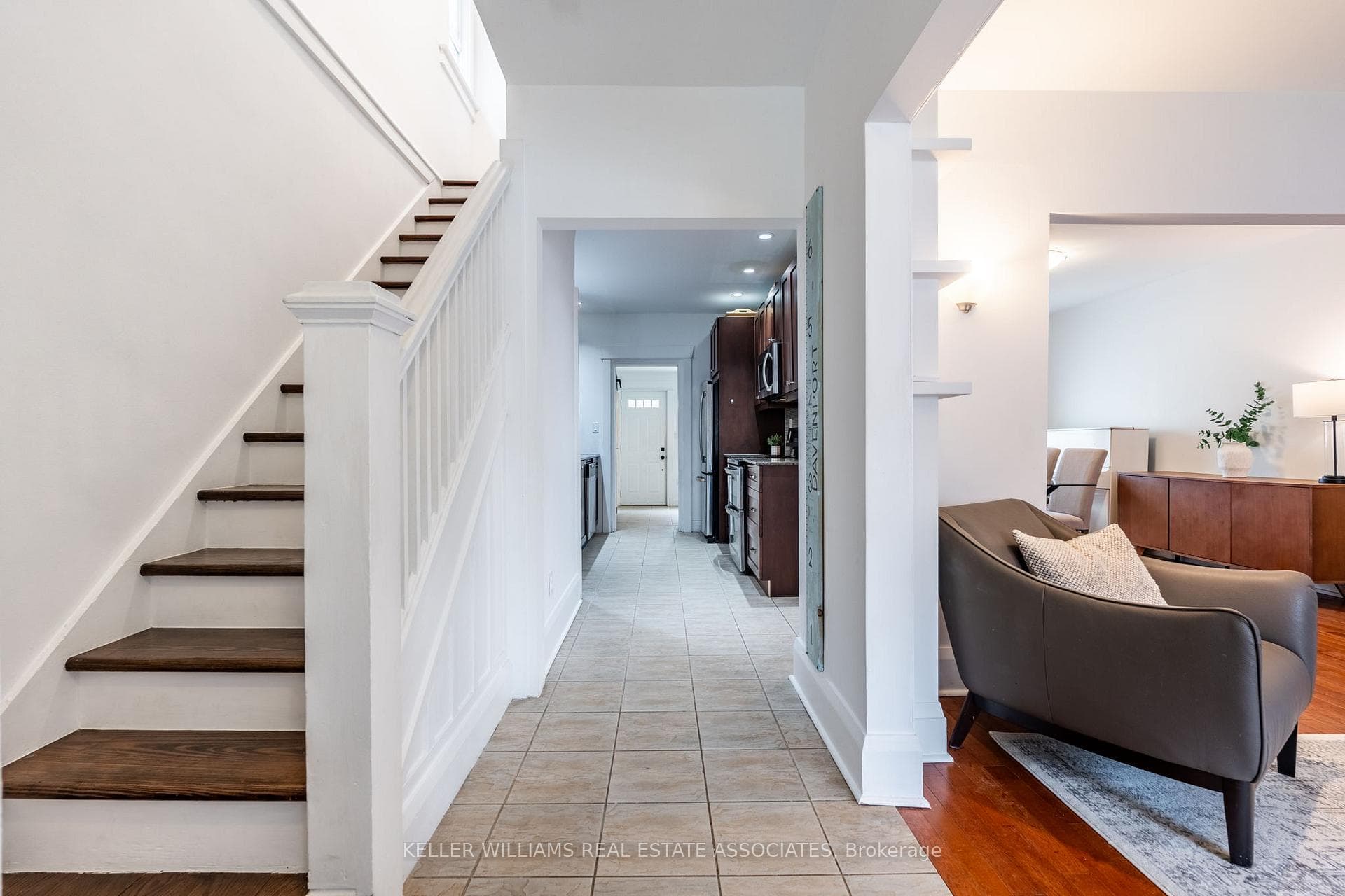 77 Harris Avenue photo 2