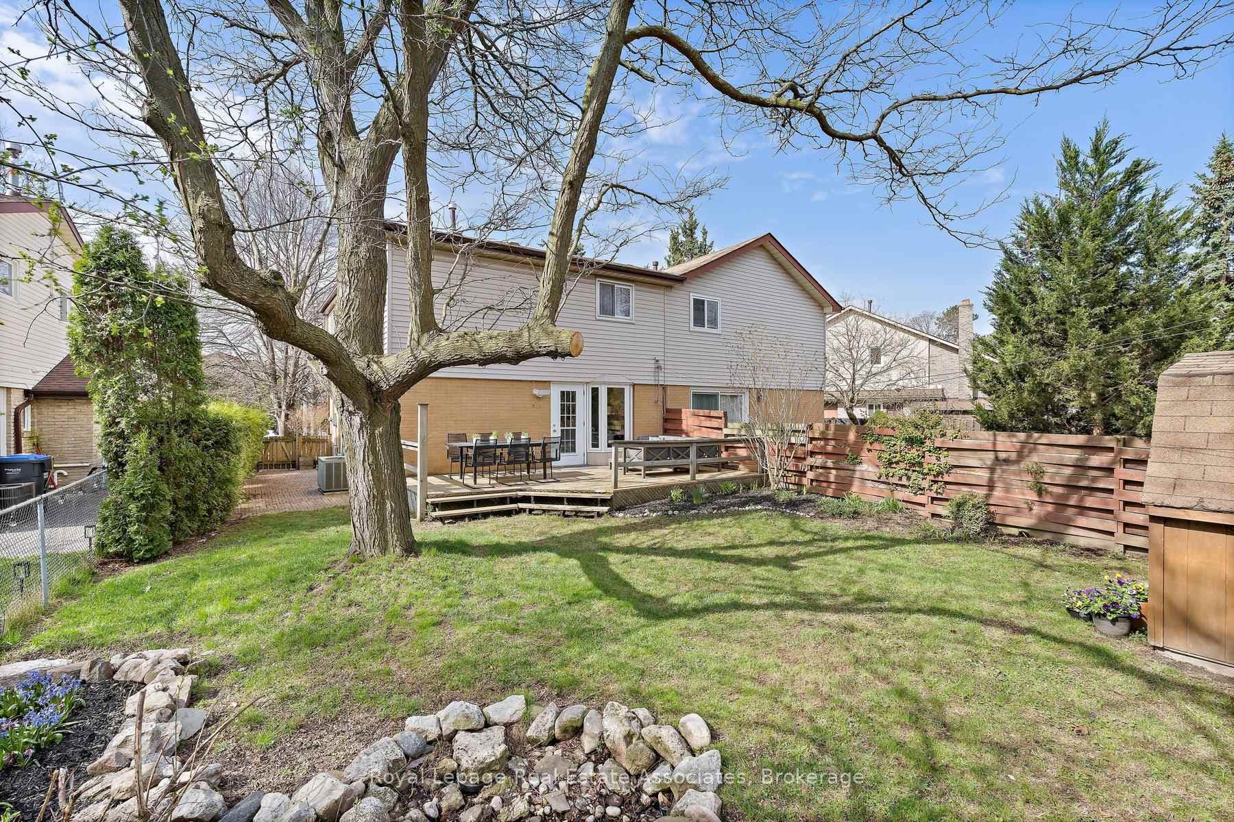 66 Lawndale Crescent photo 40