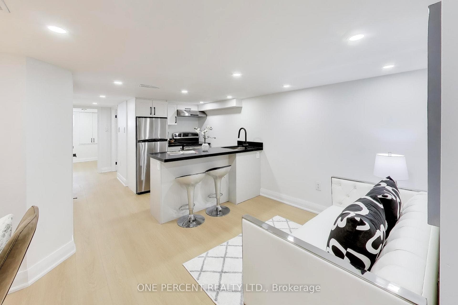 756 Richmond Street photo 24