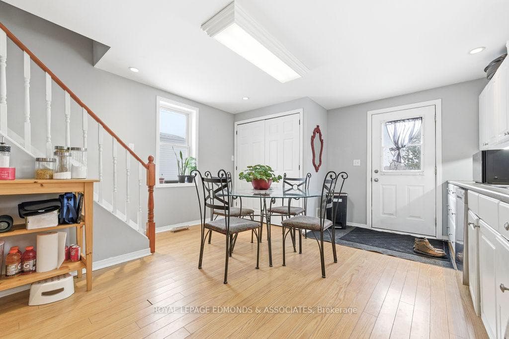 408 Moffat Street photo 9