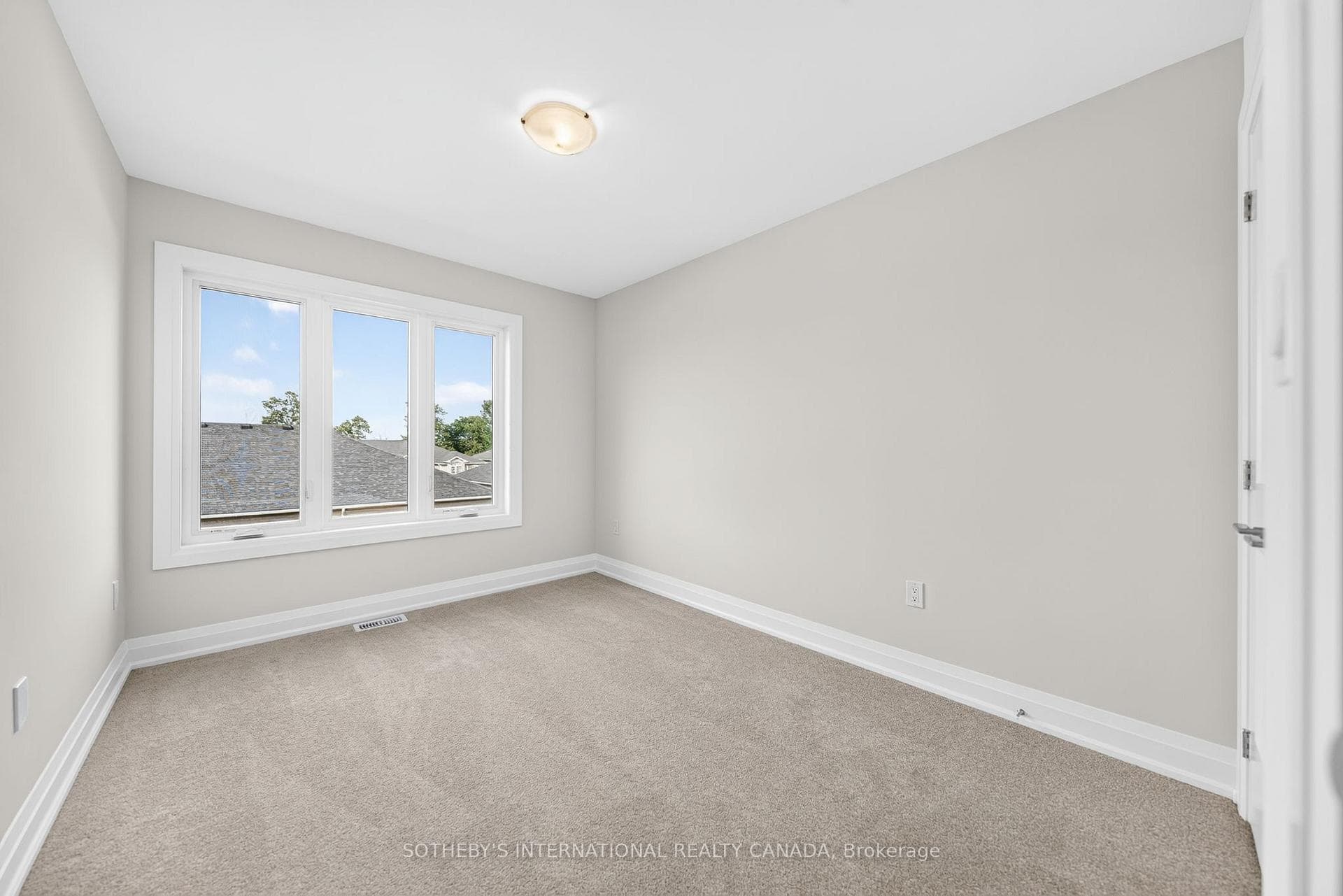 675 Victoria Road Unit 14 photo 18