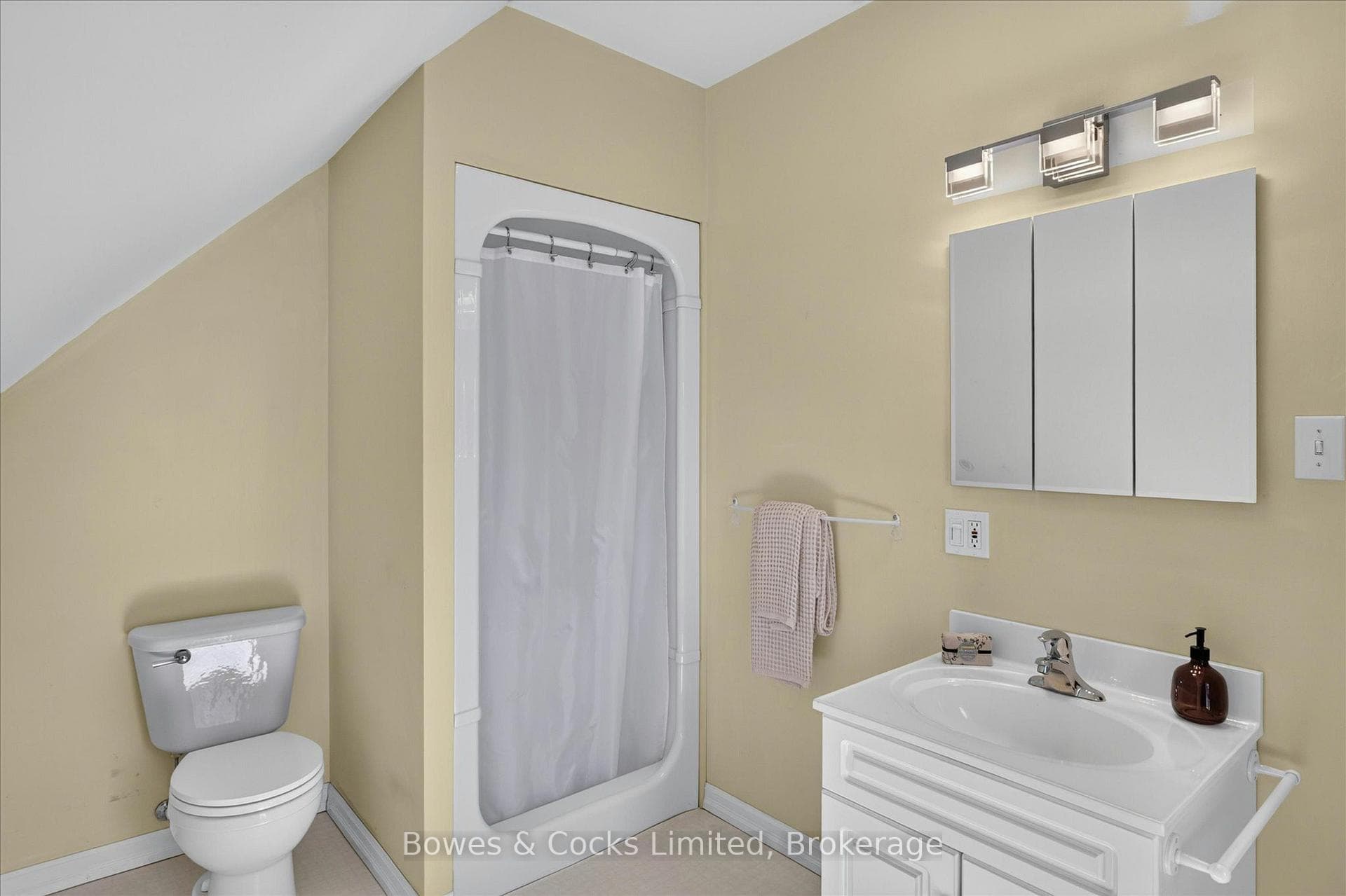 251 Engleburn Avenue photo 29