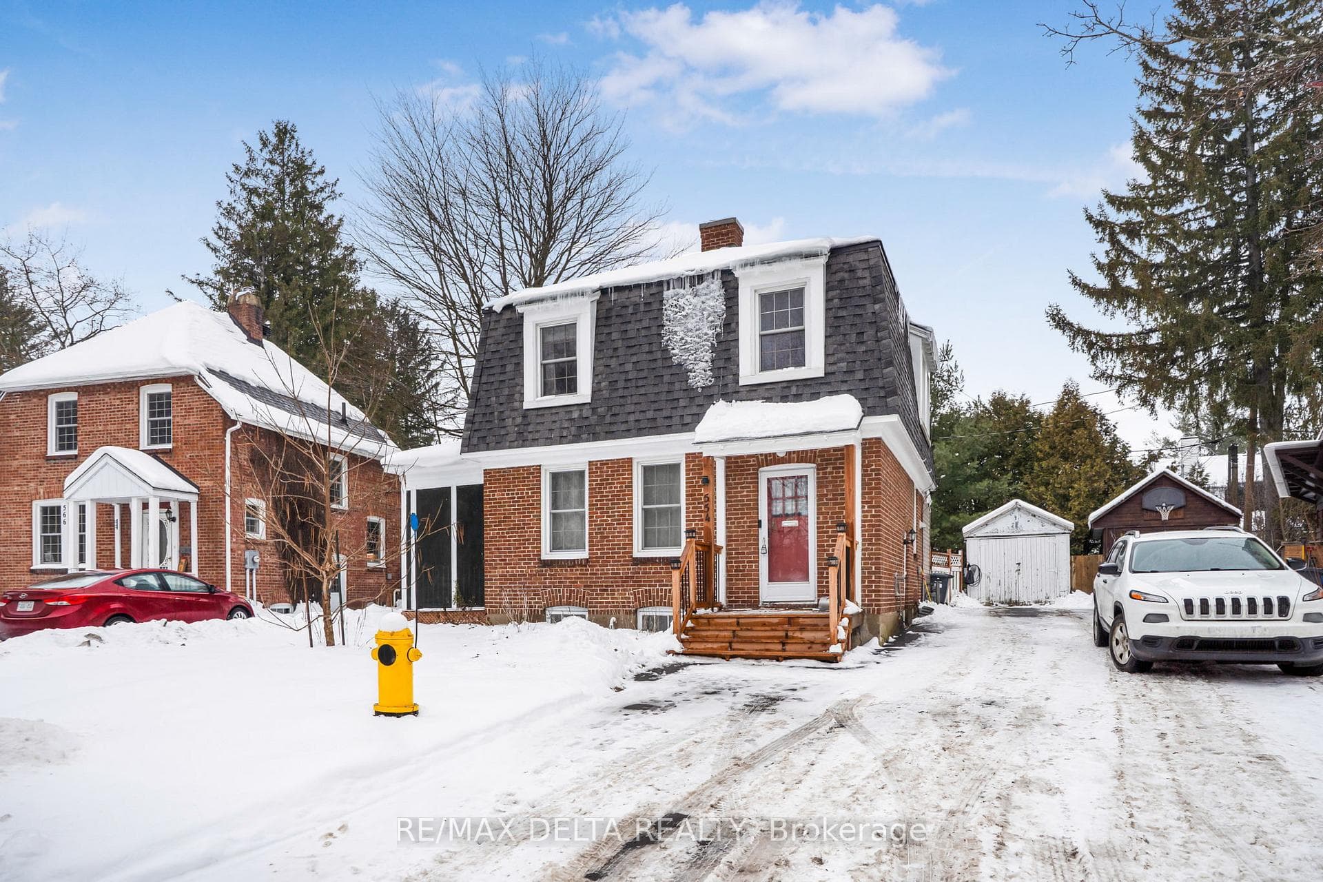554 Allan Street photo 2