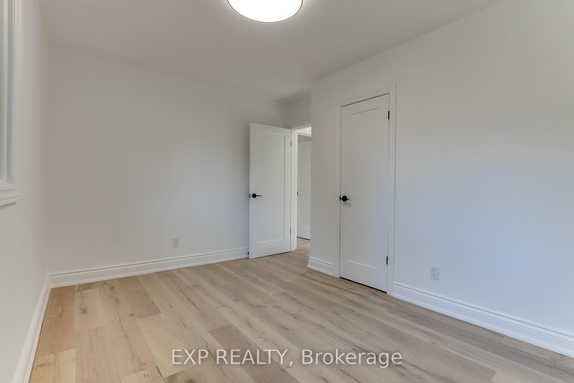 16 Stephenfrank Road Unit Main photo 25
