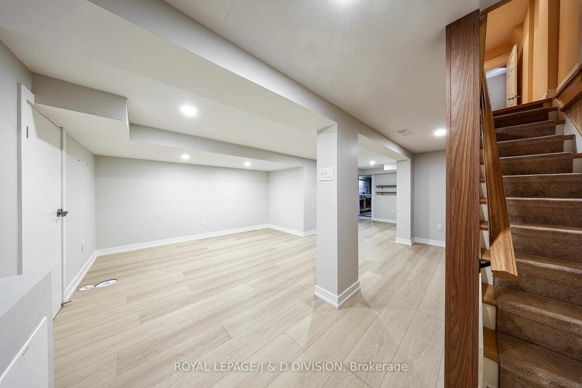 553 Runnymede Road photo 24