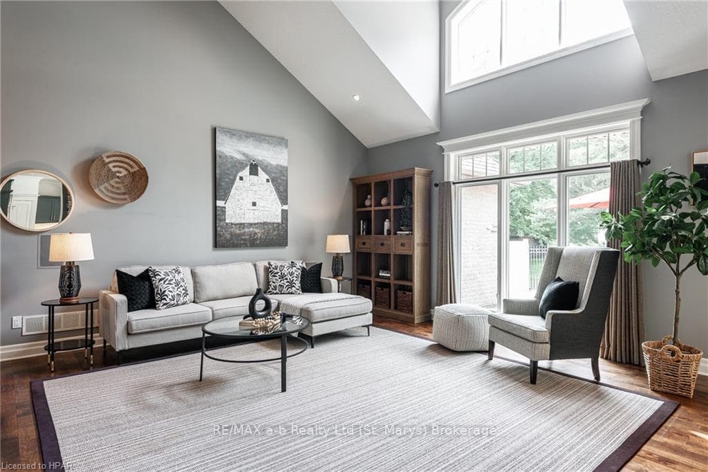 30 TRILLIUM Crescent photo 12