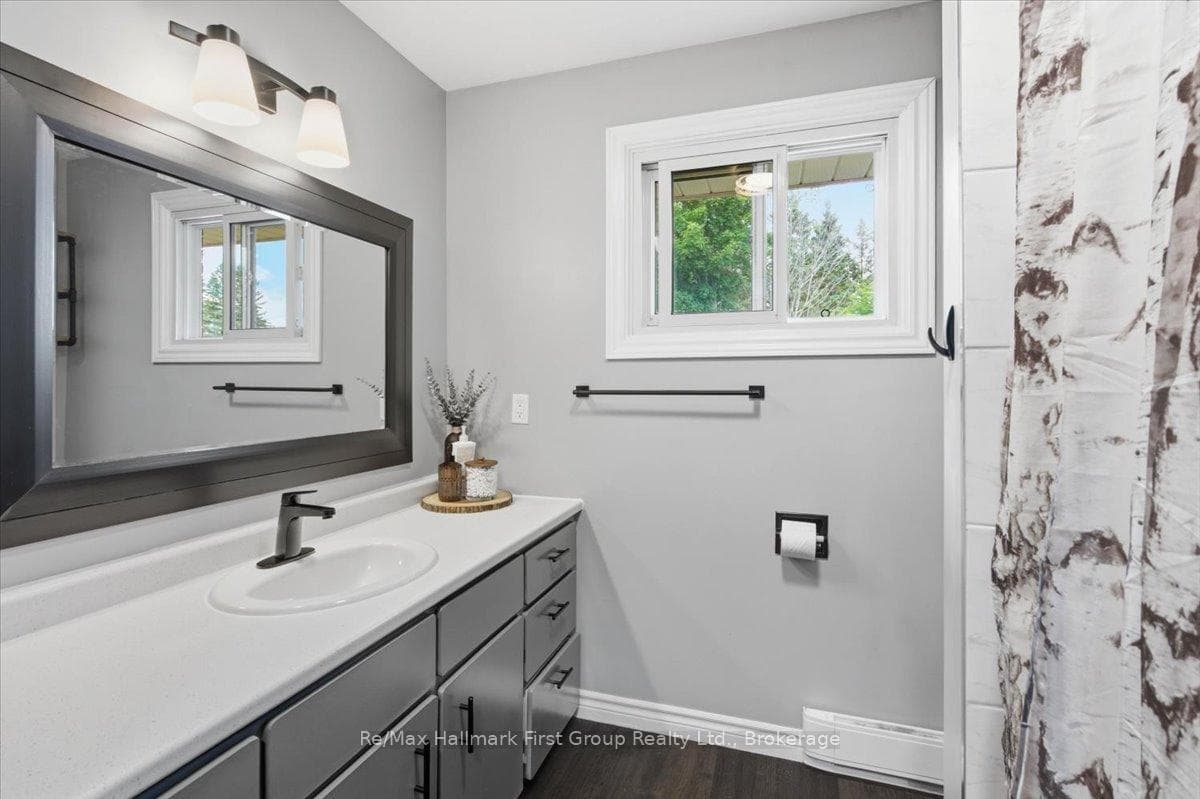 Main Level 4 Pc bath
