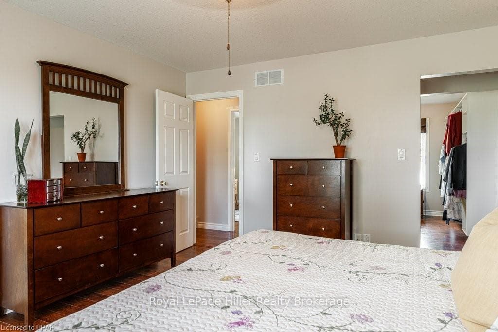 4433 HOLMES Drive photo 22