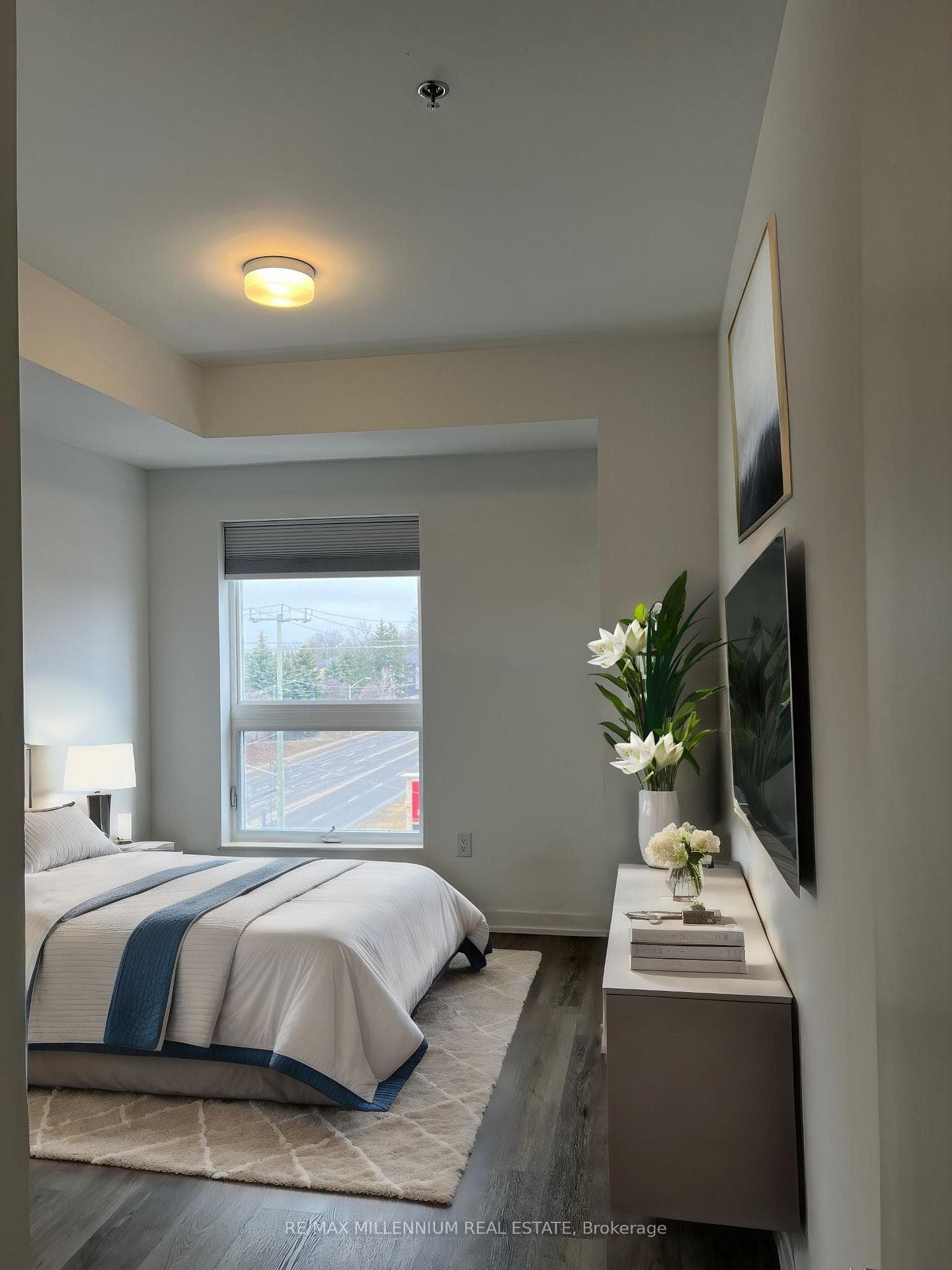 430 Essa Road Unit 414 photo 4