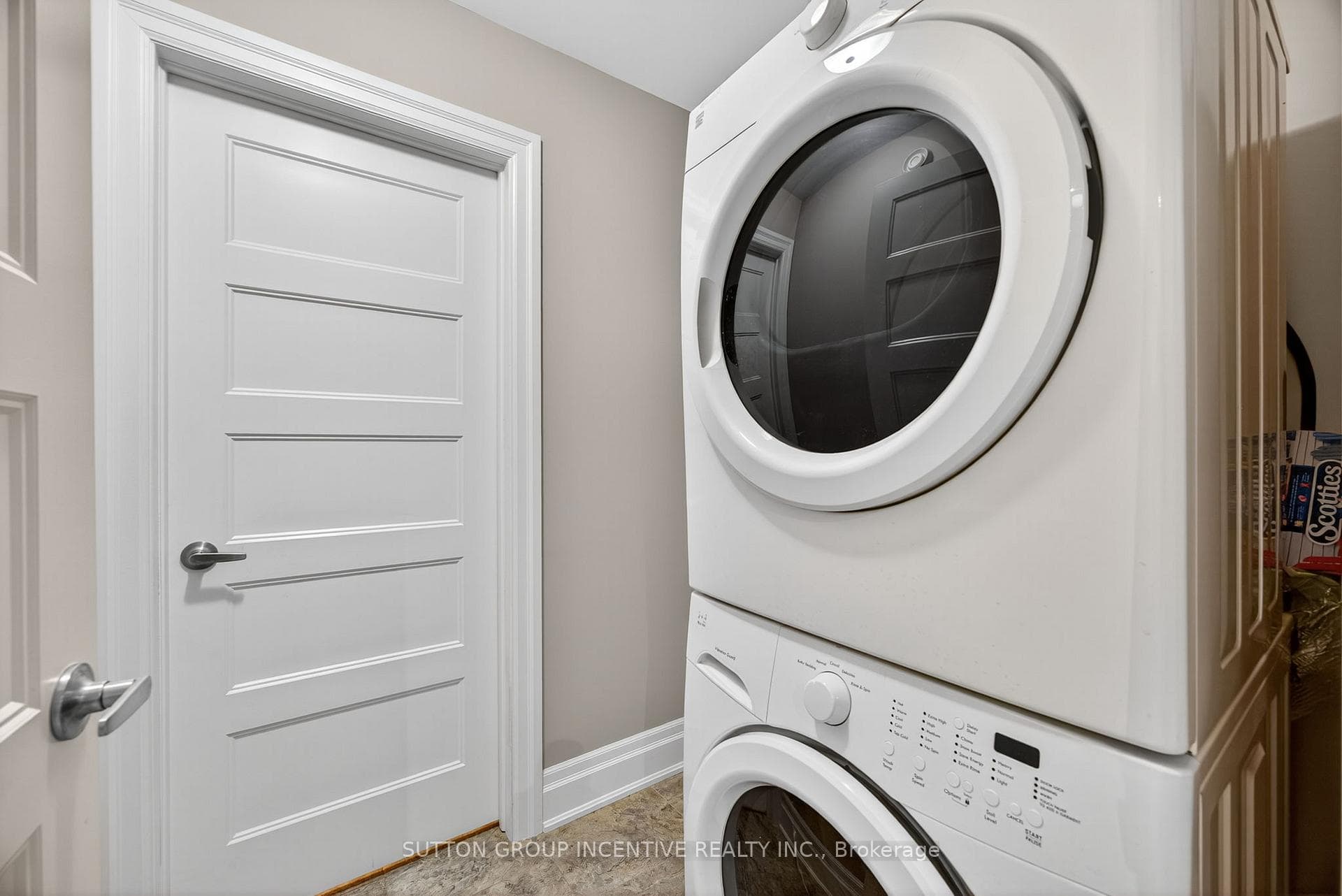 53 Clover Crescent photo 32