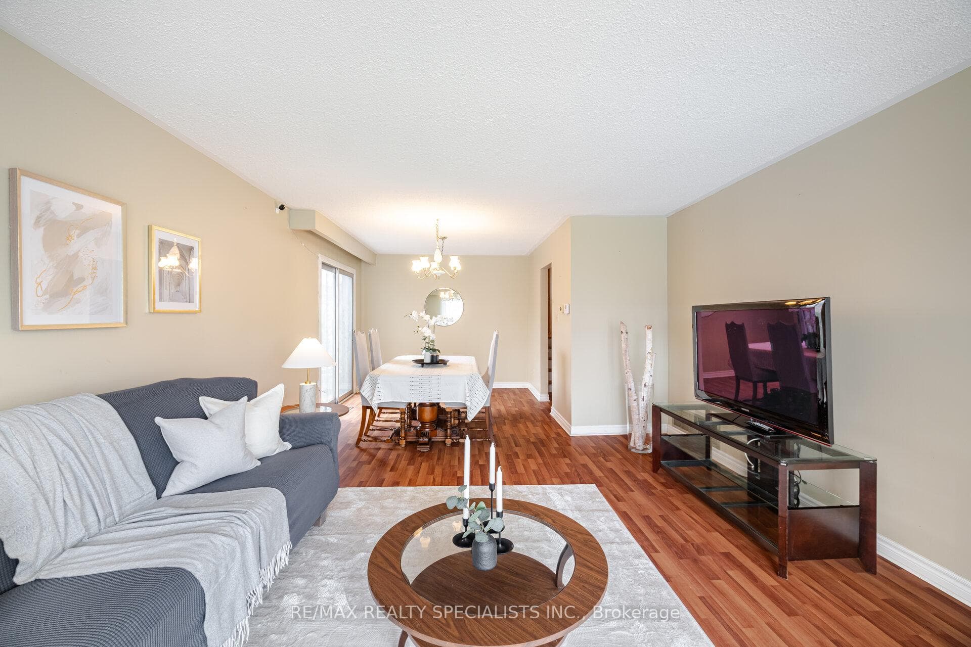 523 Silver Creek Boulevard photo 4