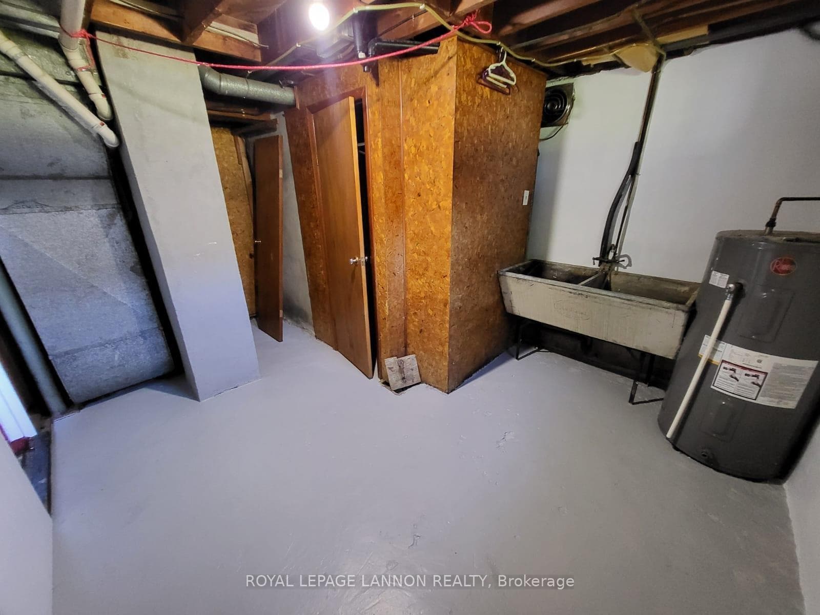 382 Balsam St photo 21