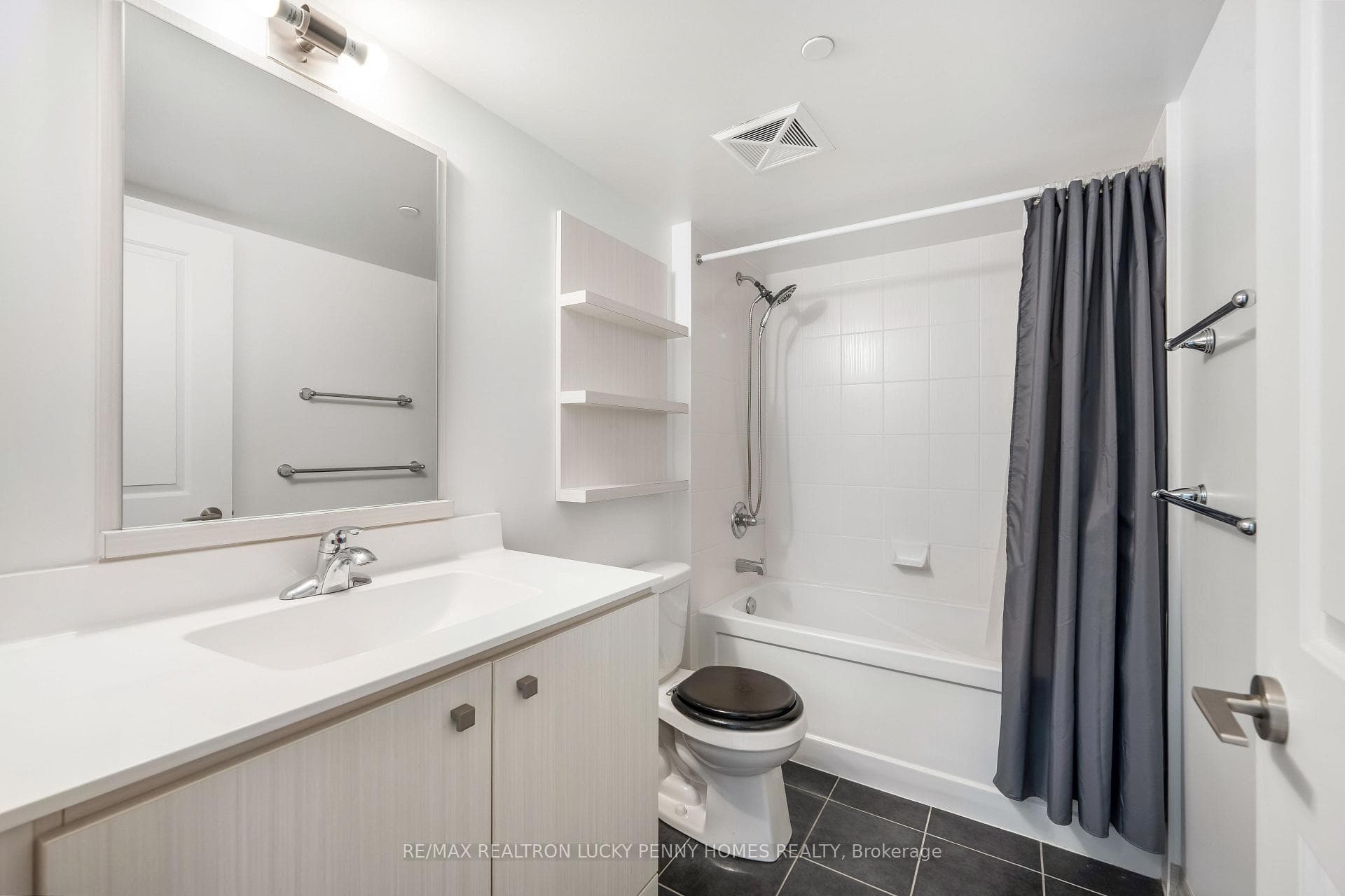 275 Yorkland Road Unit 711 photo 17