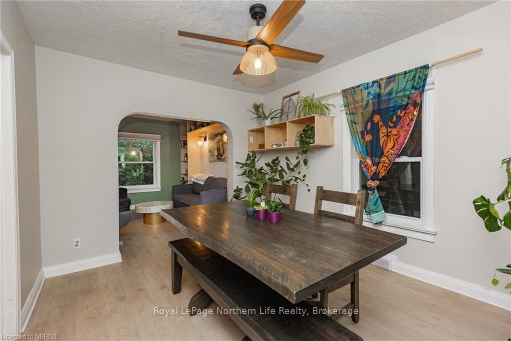 673 JANE Street photo 10