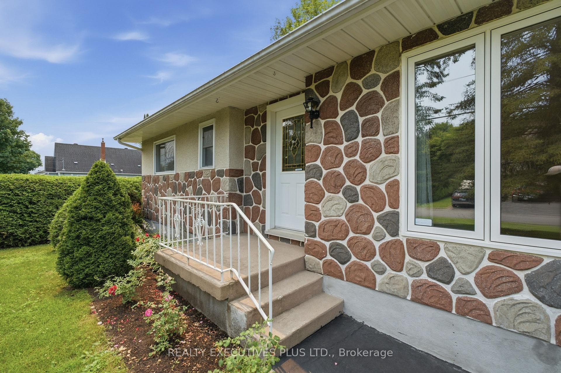 2593 Cleroux Crescent photo 4