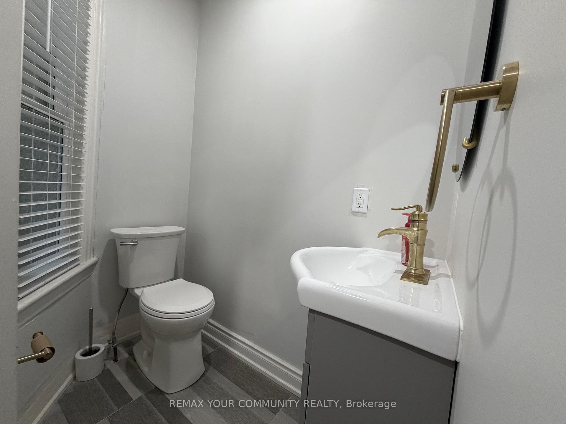107 Pape Avenue Unit Upper photo 5
