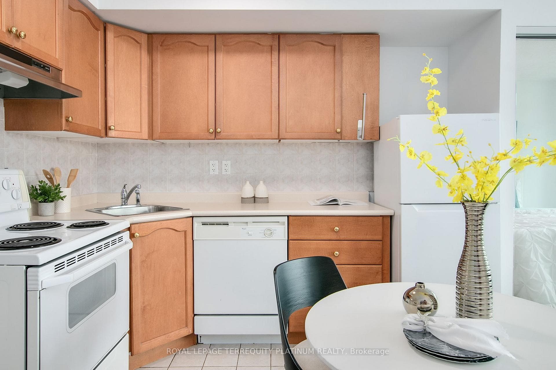 650 Queens Quay Unit 1206 photo 3