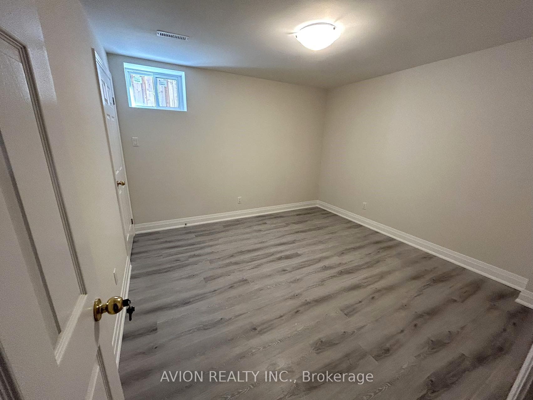 BSMT343 Hollywood Avenue photo 14