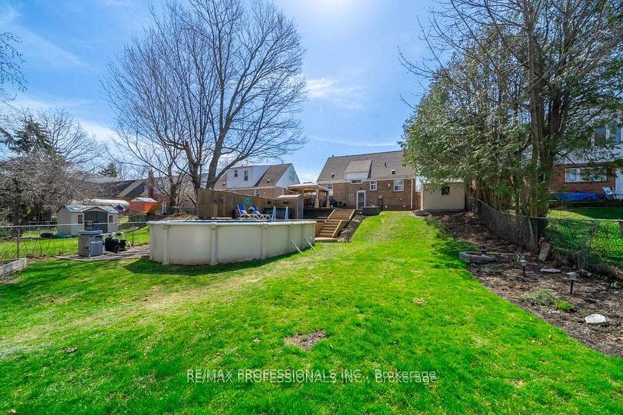 82 Colonial Avenue photo 35