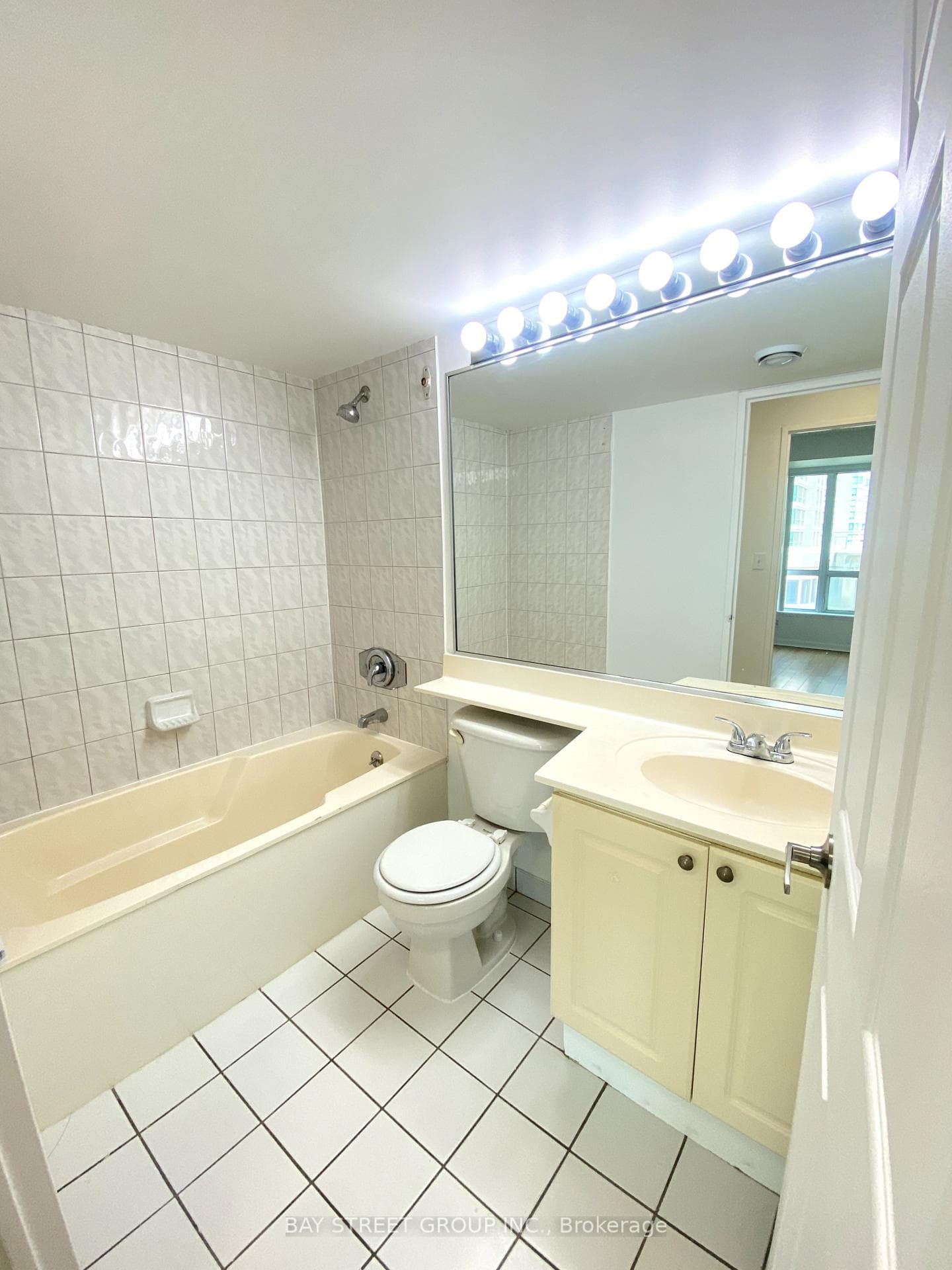 8 Lee Centre Drive Unit 313 photo 9
