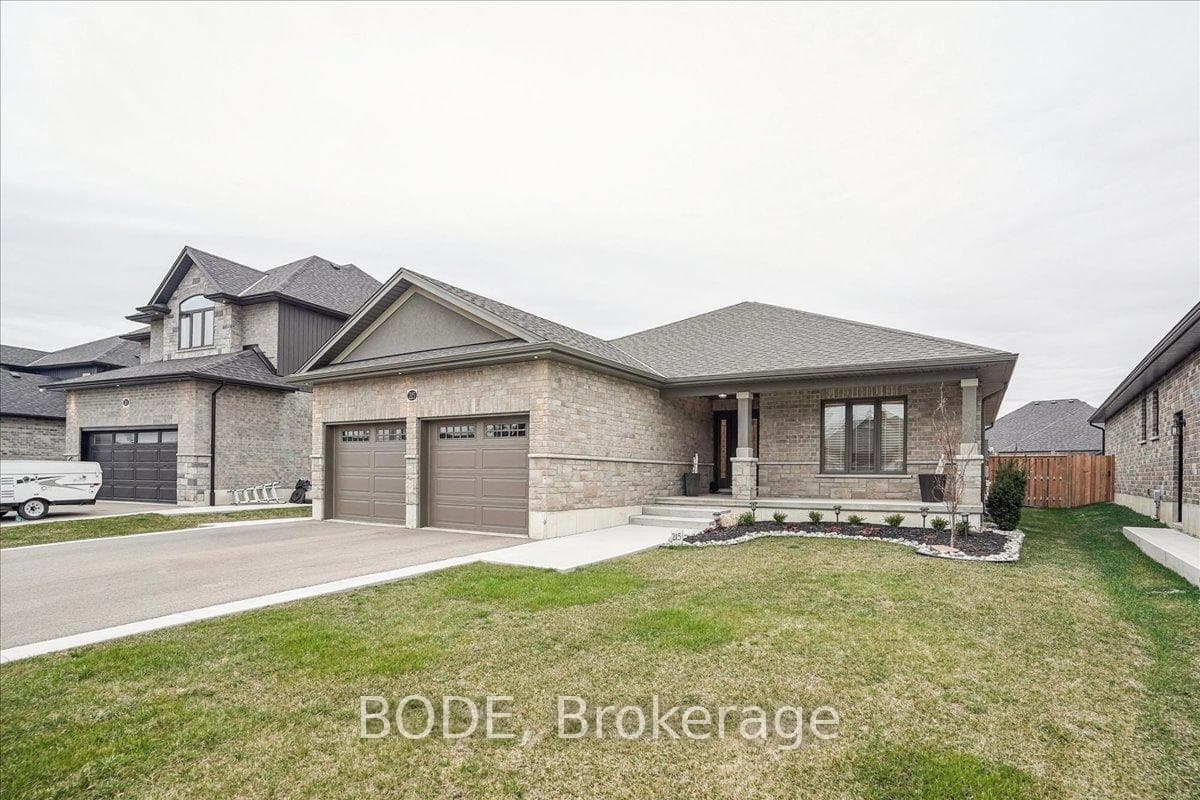 215 Oak Street photo 4