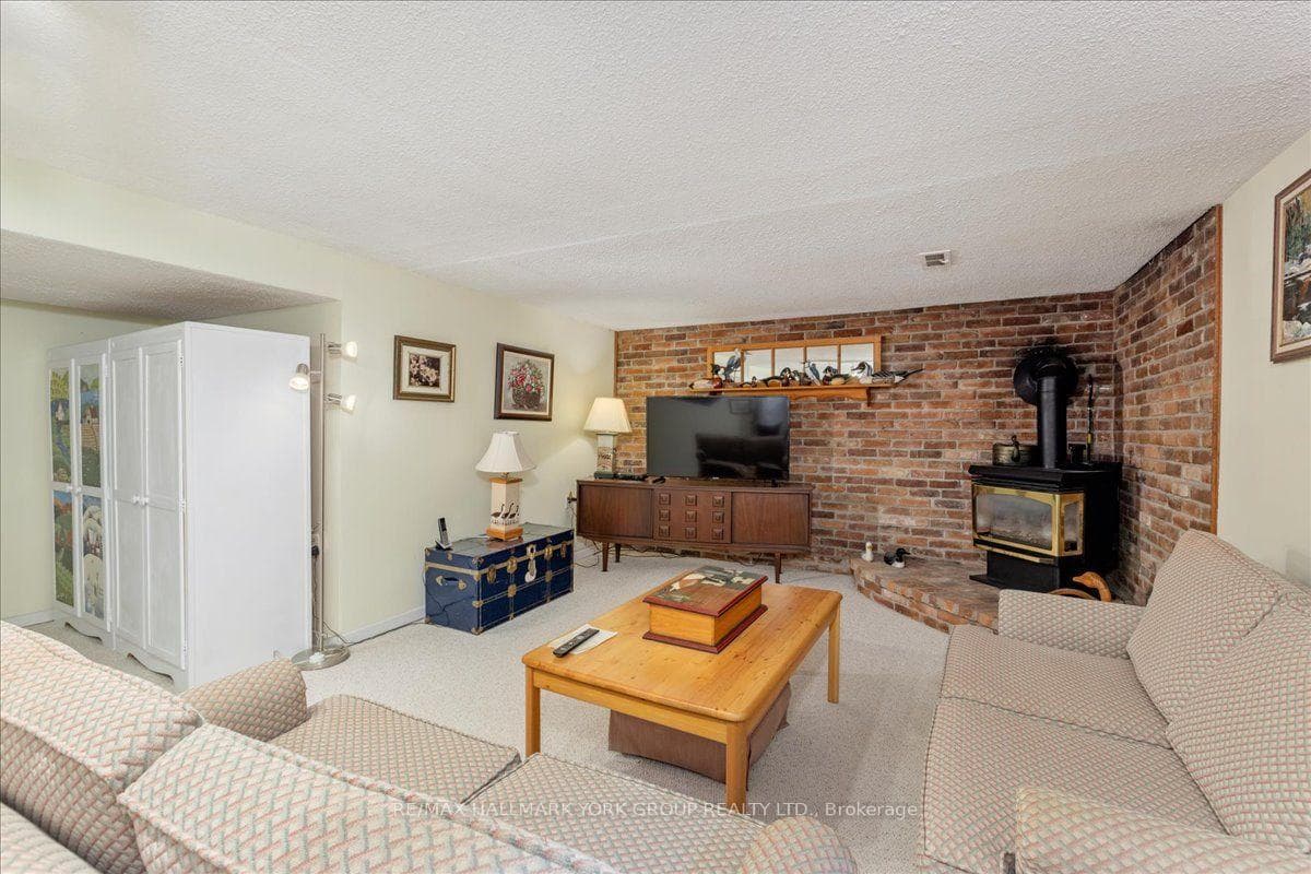 2 Corbett Crescent photo 17