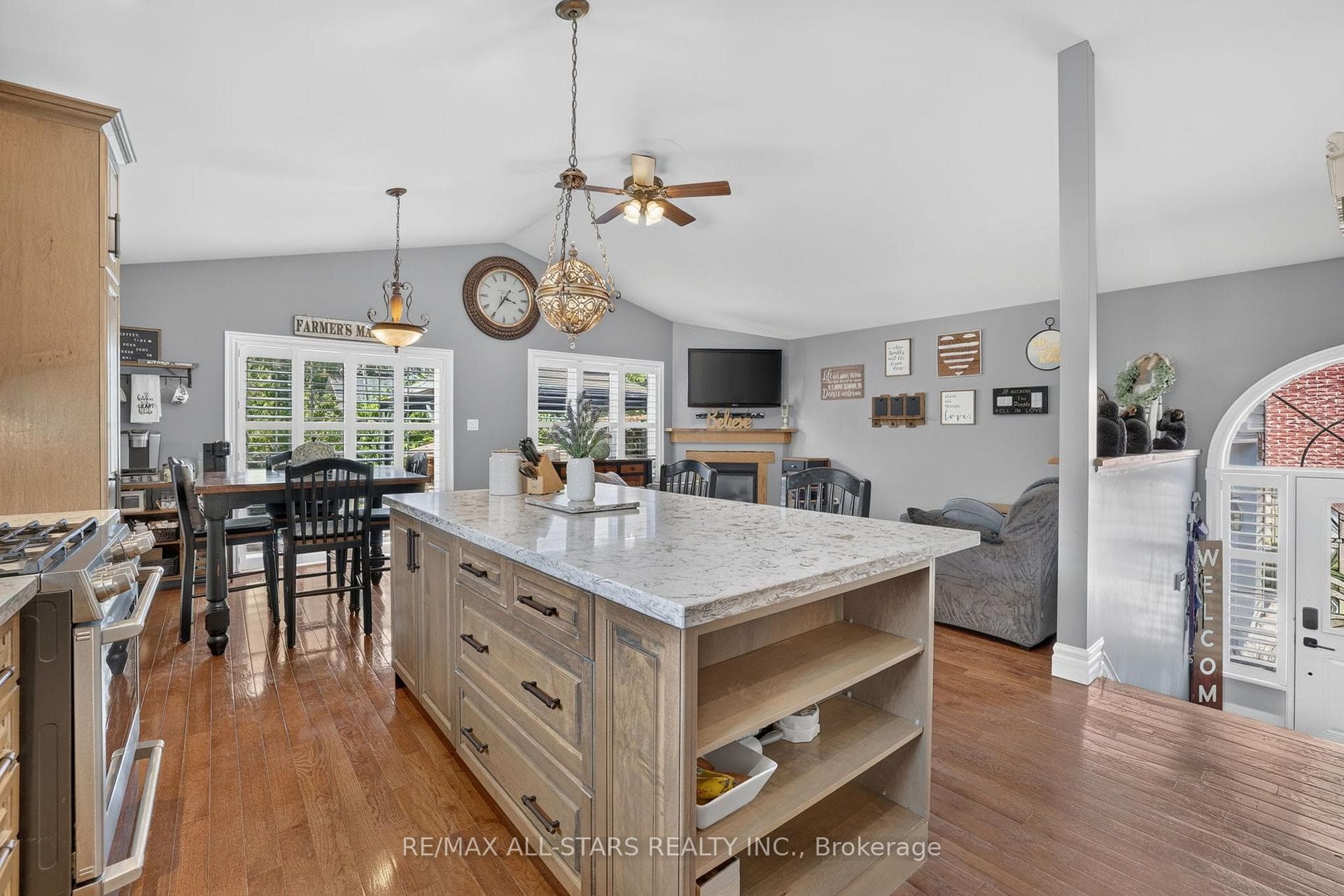 38 Evelyn Avenue photo 5