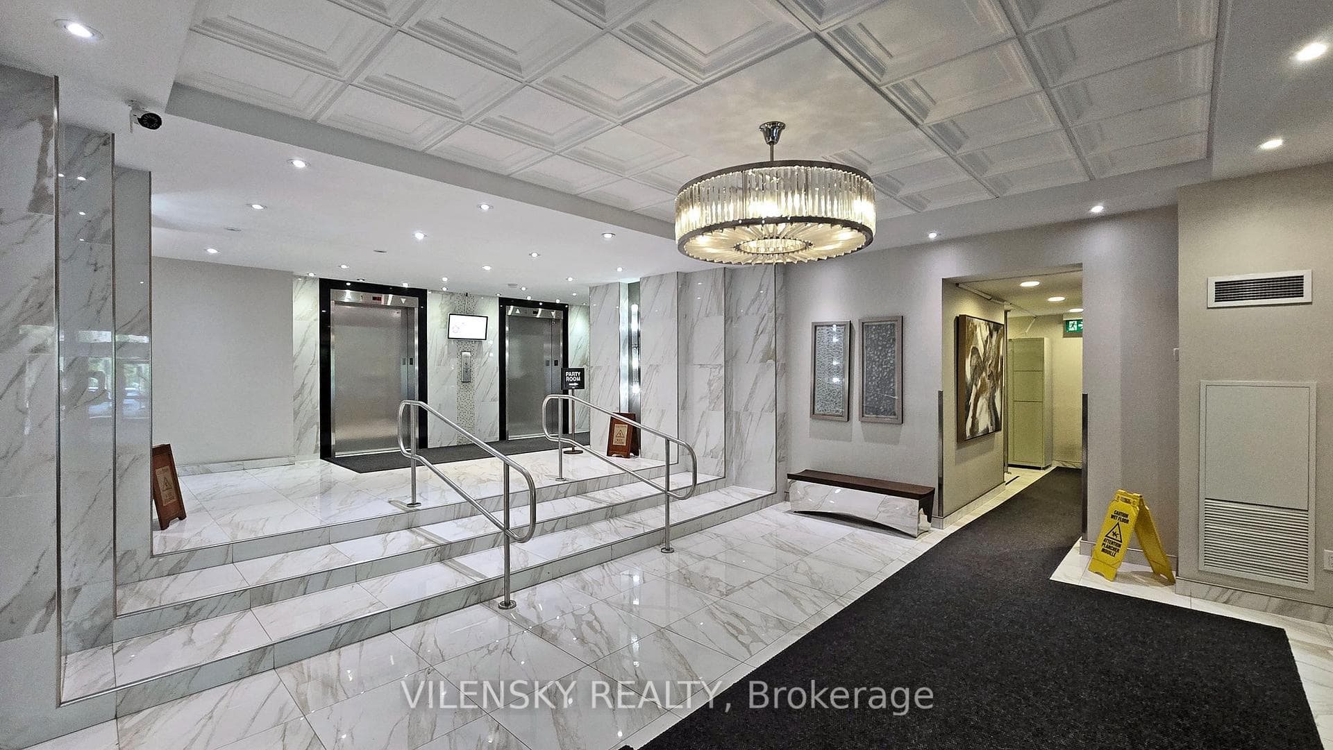 33 Elmhurst Avenue Unit 2401 photo 16