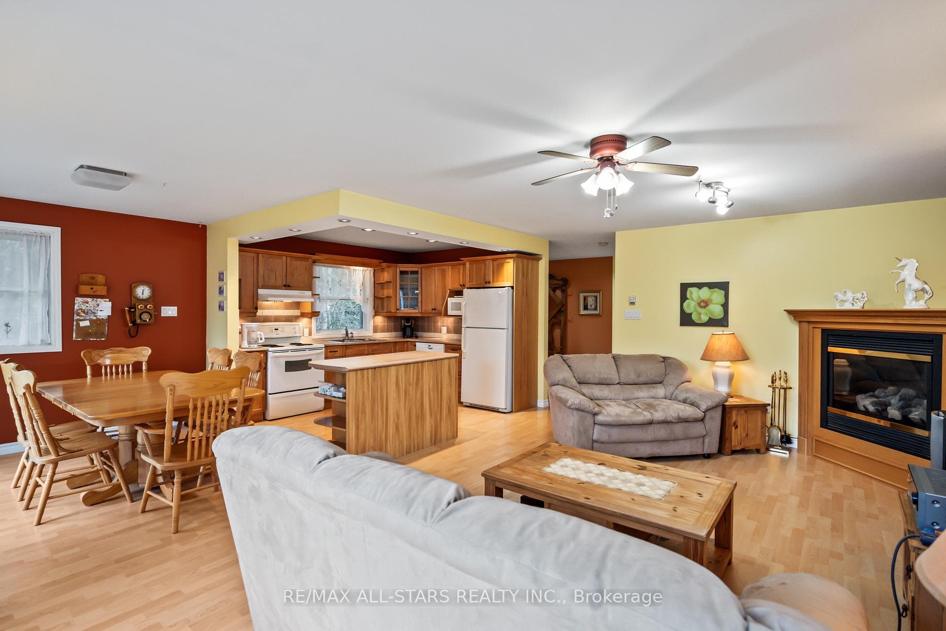 97 Mayfair Drive photo 13