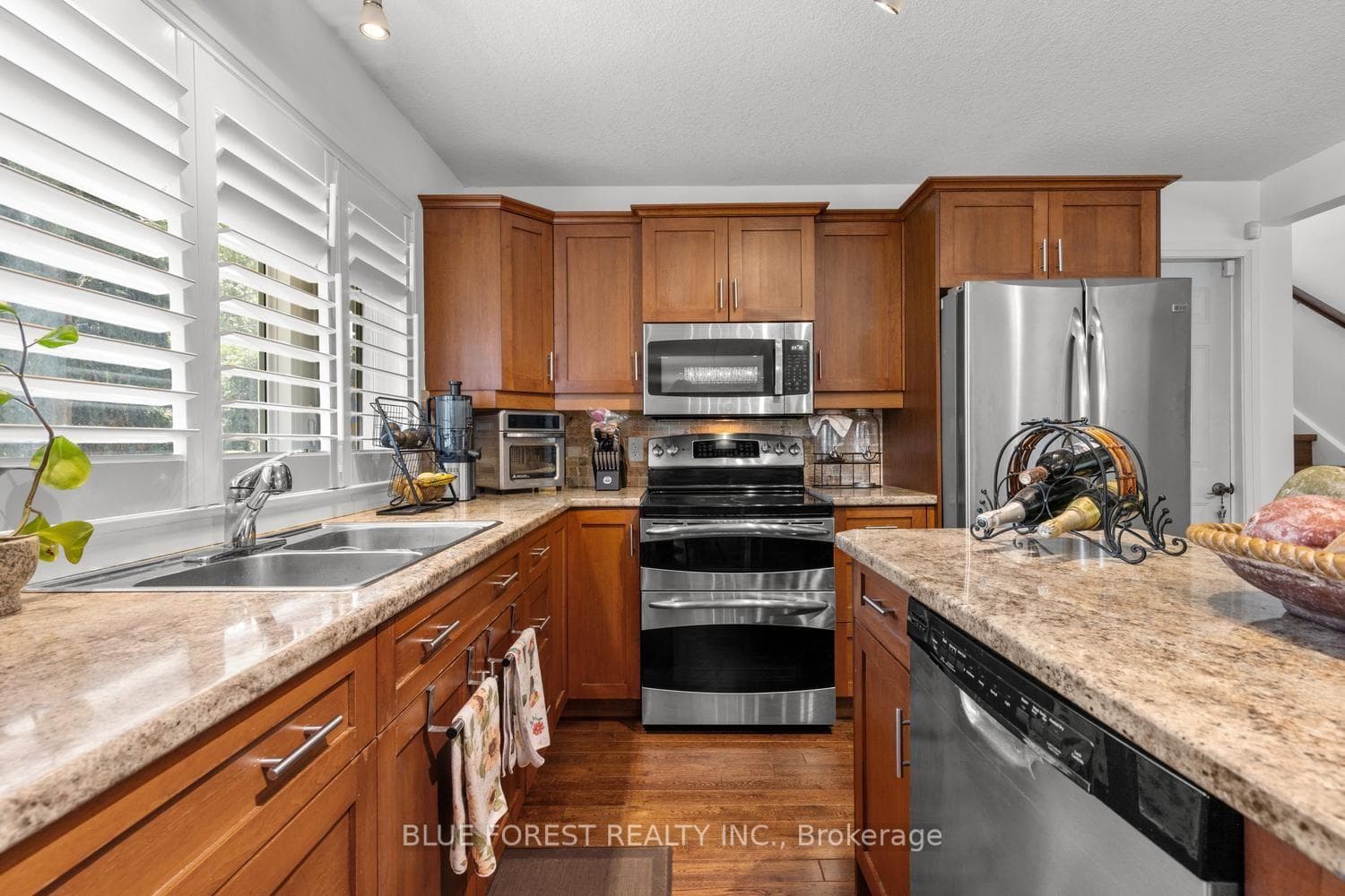 535 Gordon Avenue photo 10