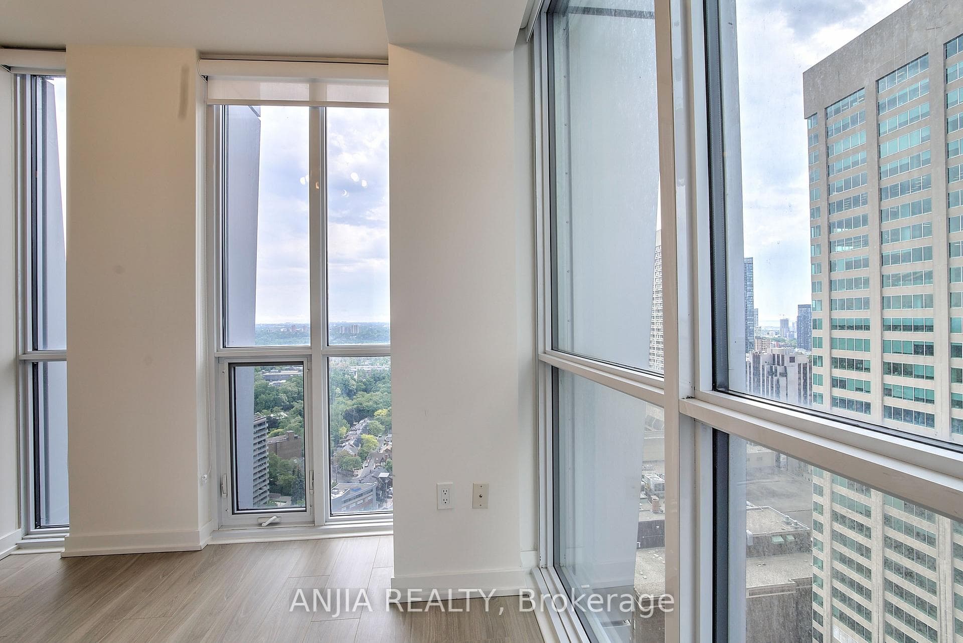 1 Yorkville Avenue Unit 2711 photo 15